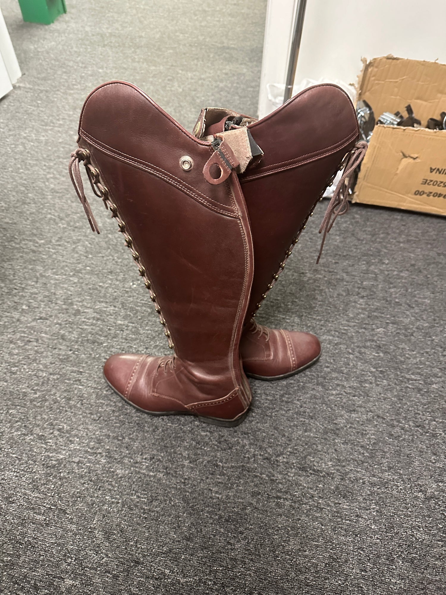 Women's Lace Brown Tall Boots Size 8 good condition