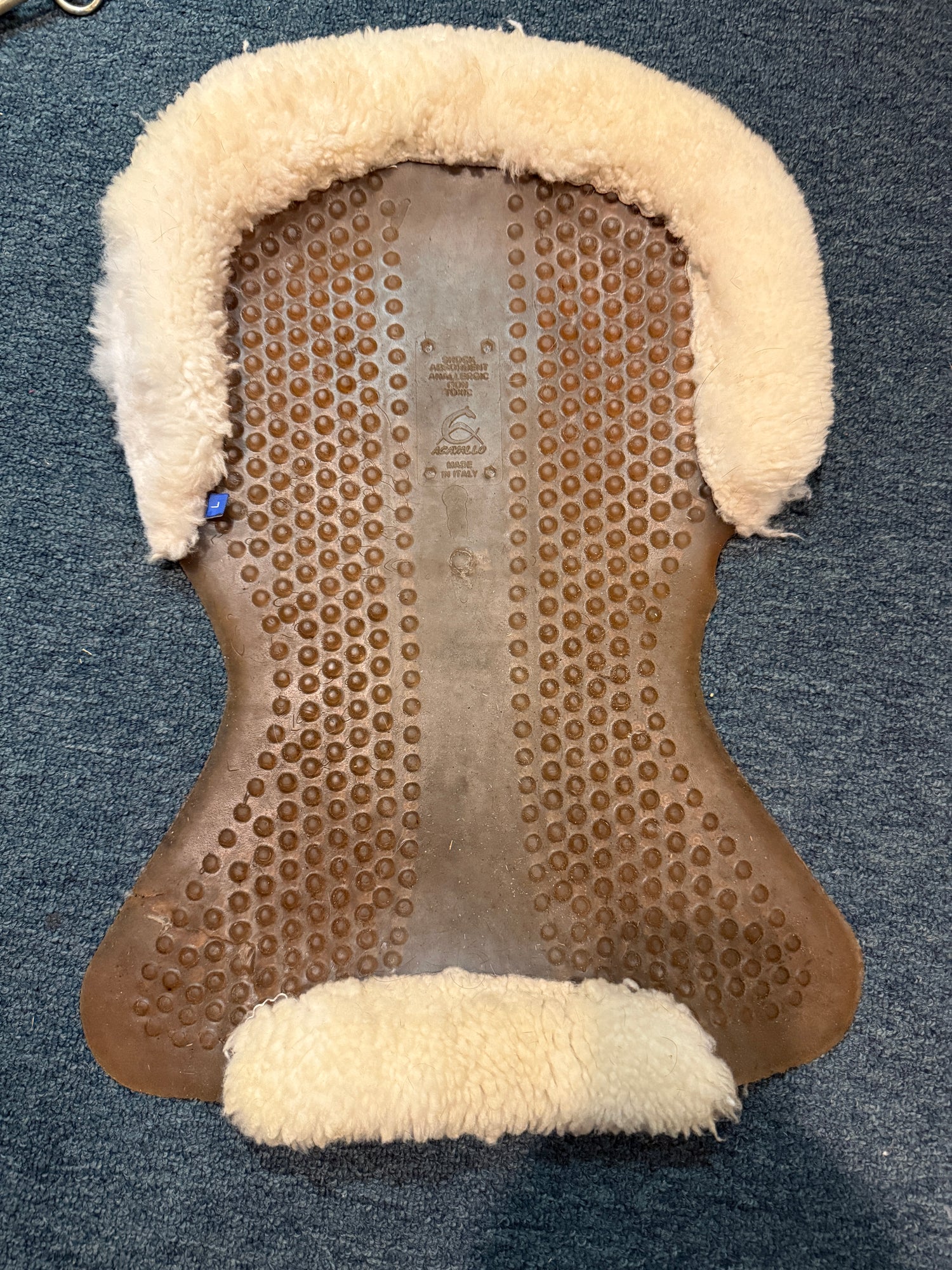 Large Rubber and White Fleece Half Pad