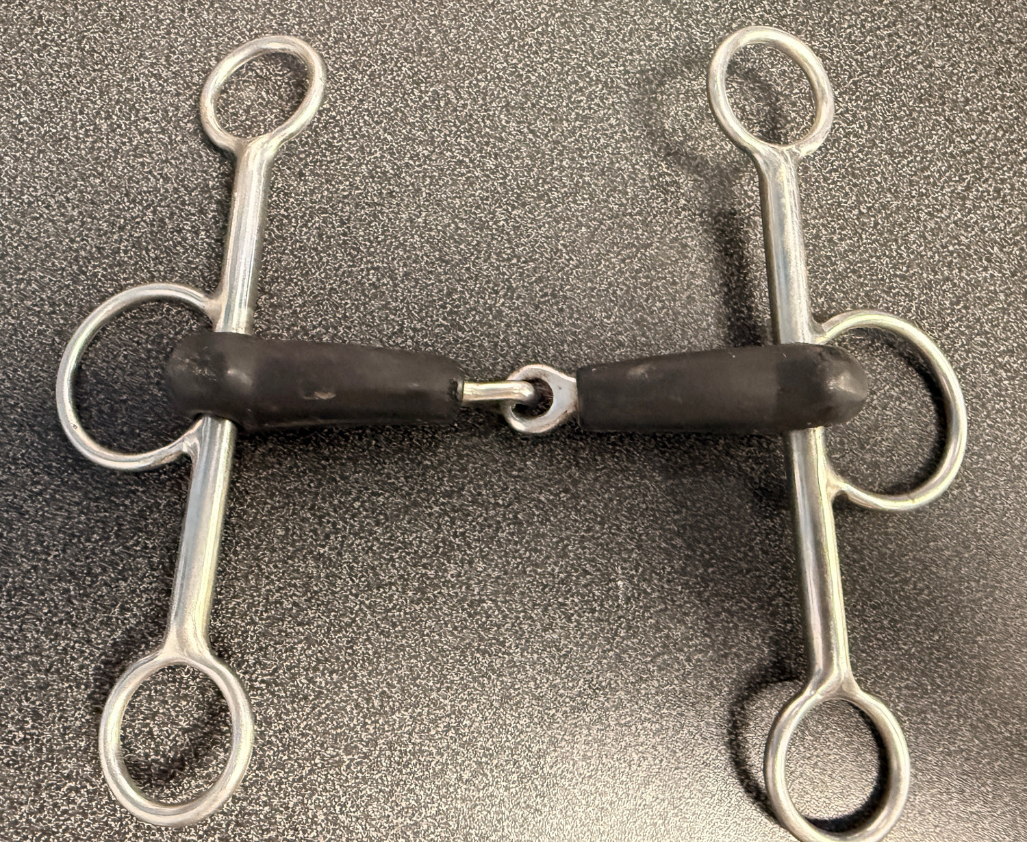 5.25 rubber snaffle Elevator with 8" shanks