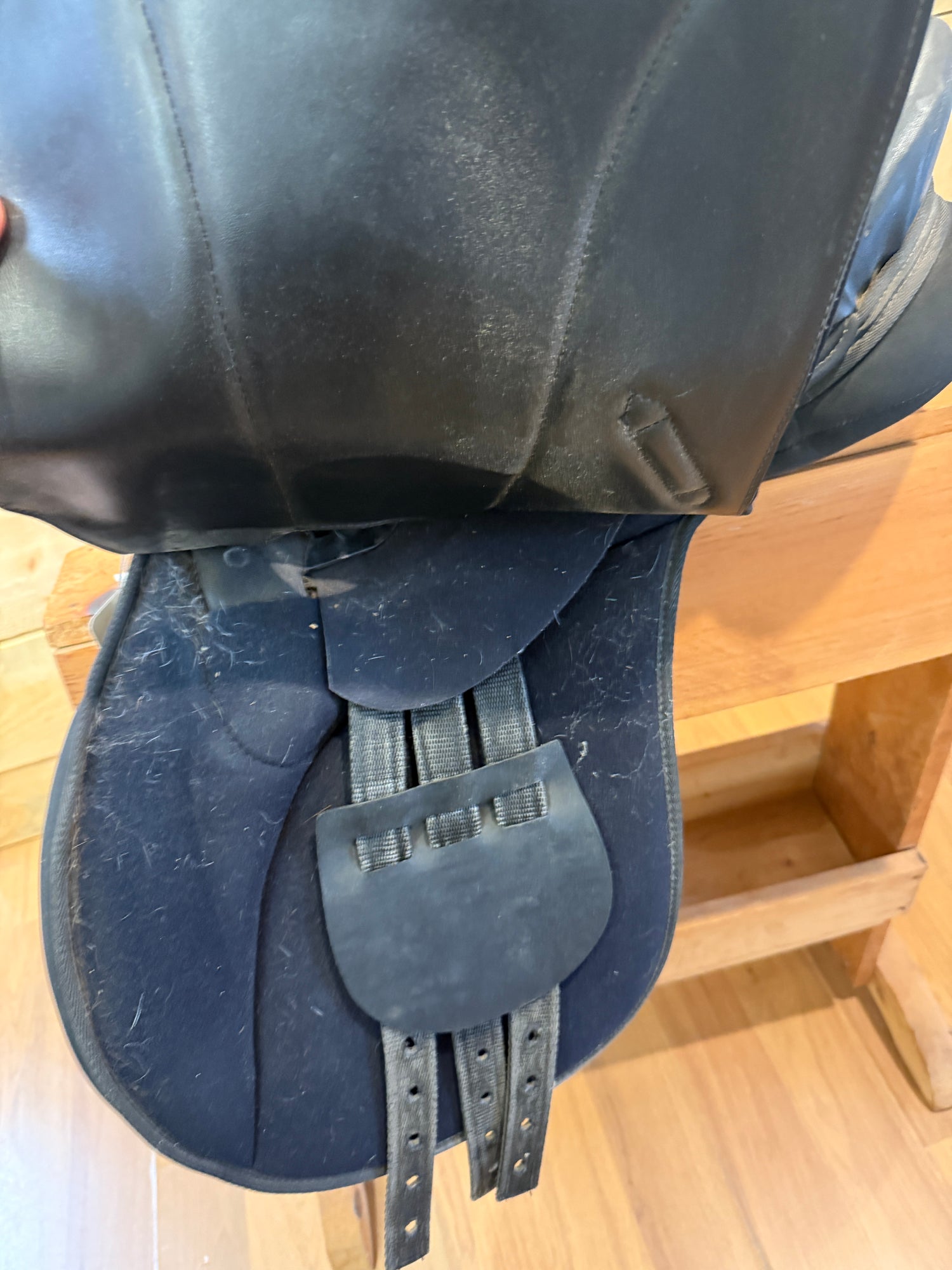 Saddle - English AP 17" Thorowgood Synthetic