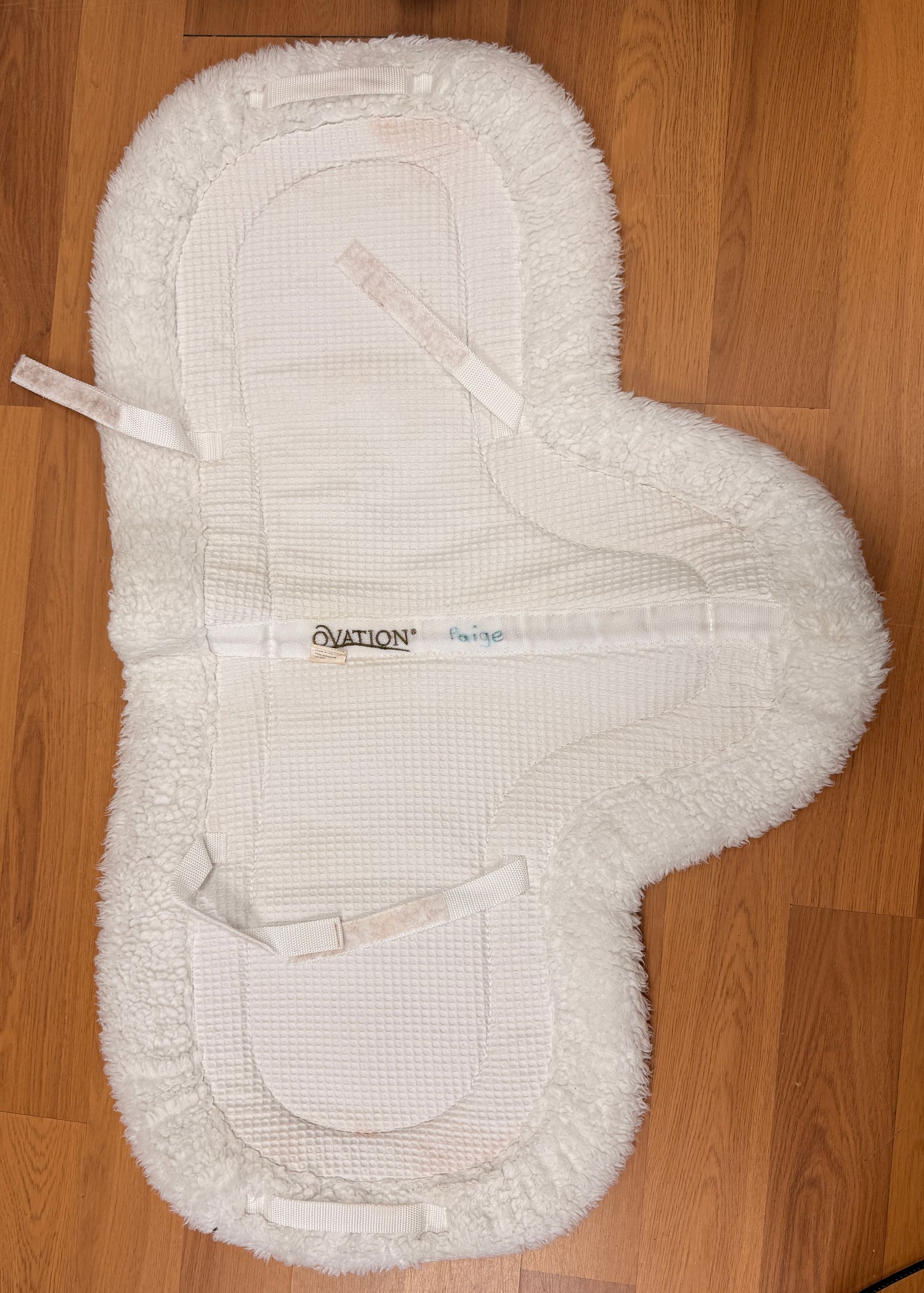 18.5" Ovation w long flap fleece Shaped Saddle pad