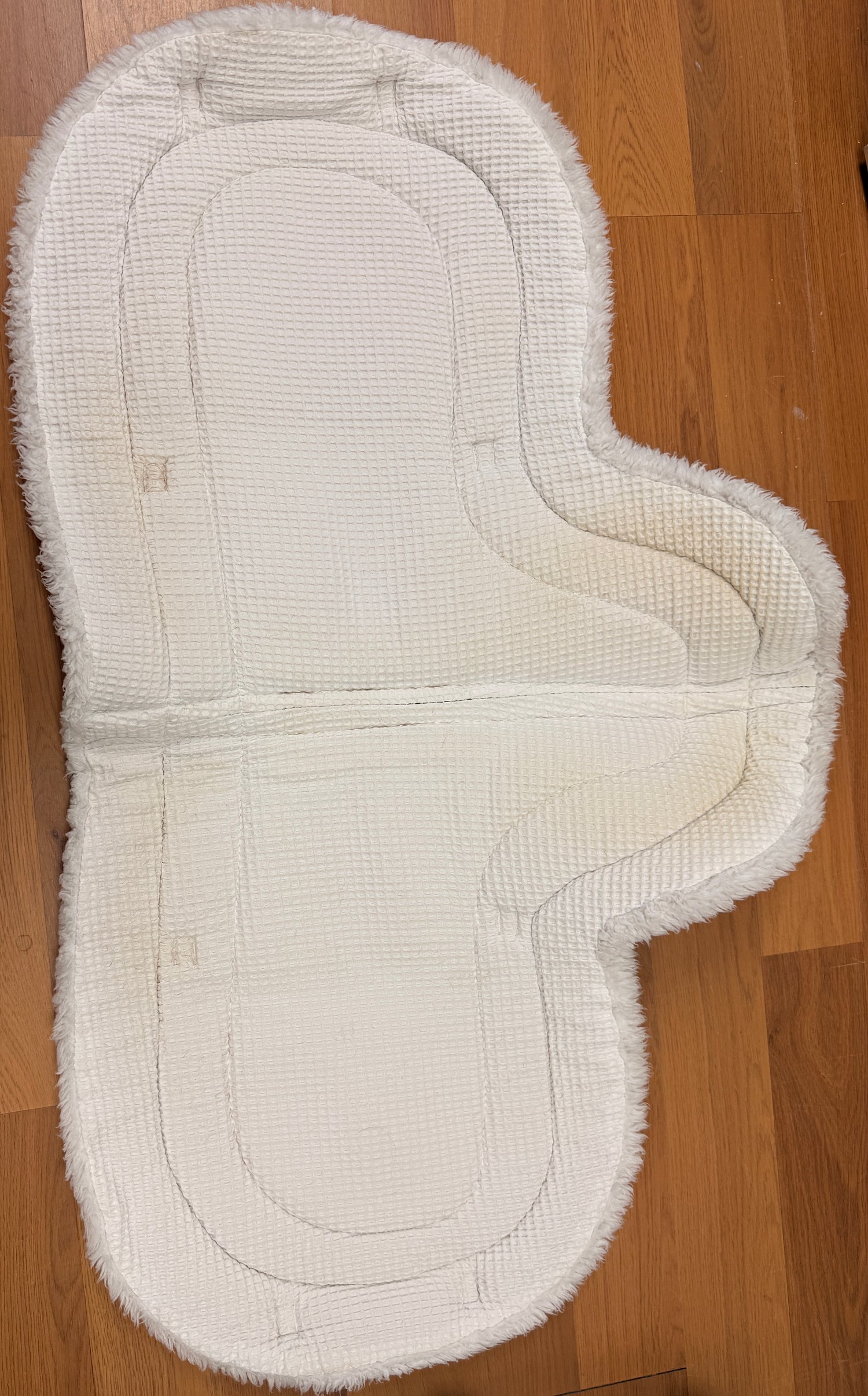 18.5" Ovation w long flap fleece Shaped Saddle pad
