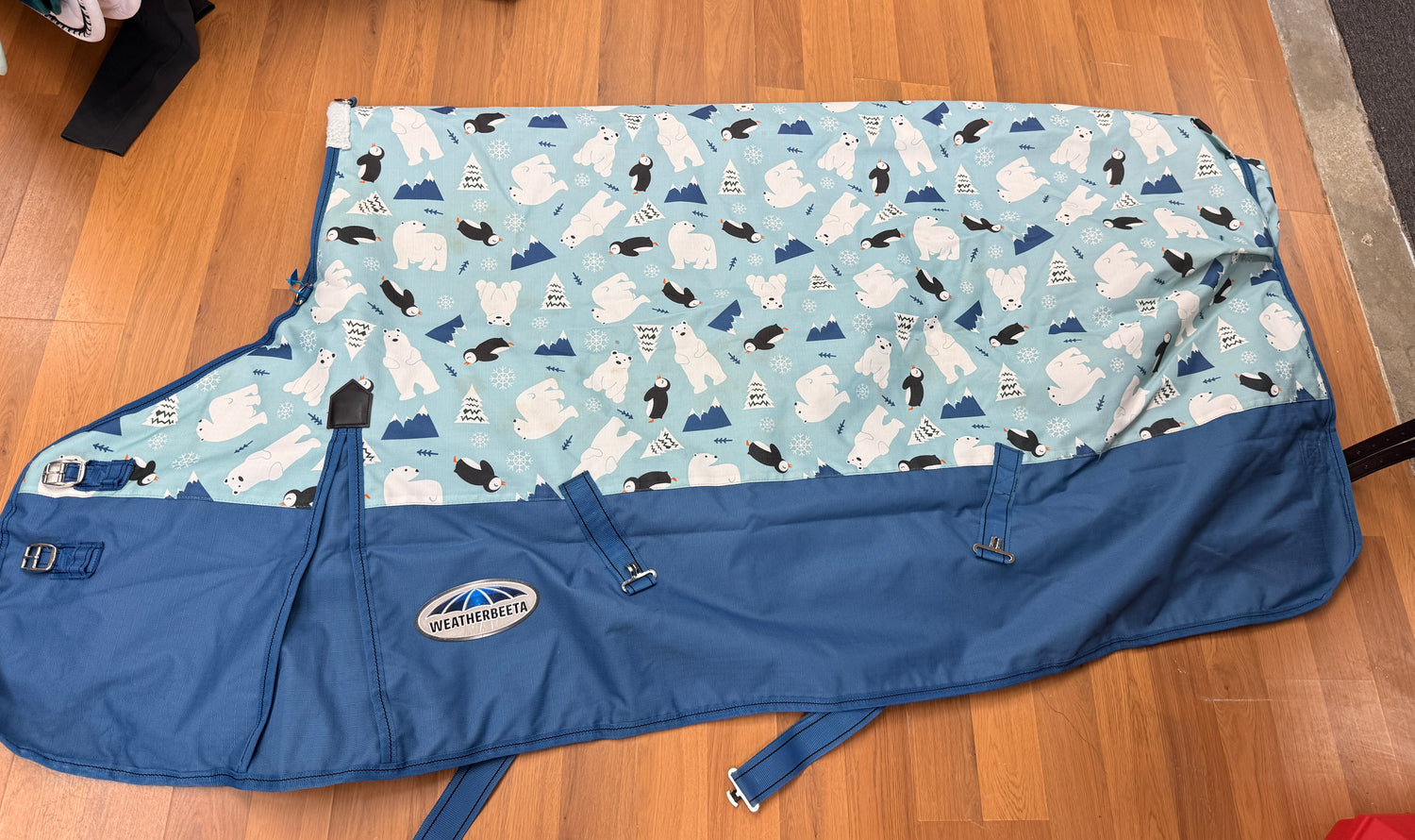 81 Weatherbetta 220g Weight Winter Blanket Penguins polar bears