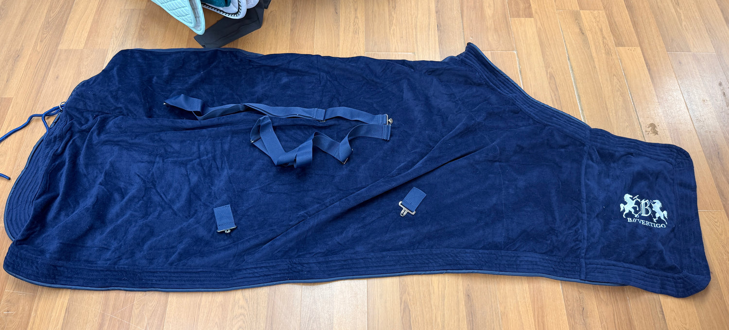 81 B//Vertigo Plush Dress Cooler very nice
