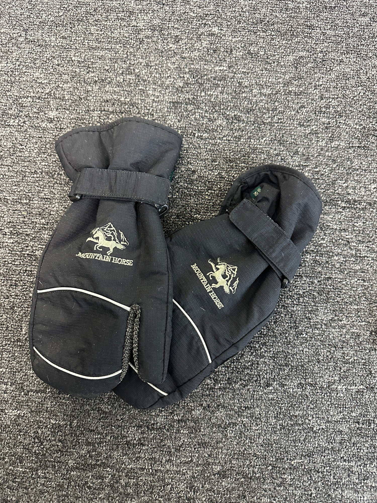 Winter Mountain Horse mittens