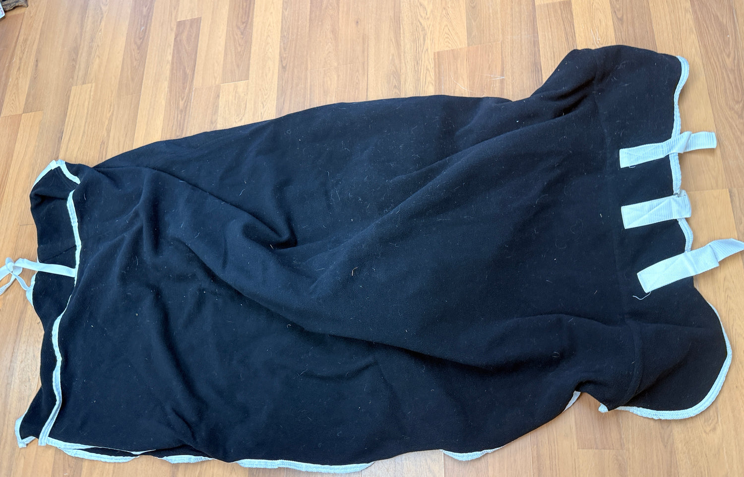 XL Square Show Cooler Polar Fleece black & white trim