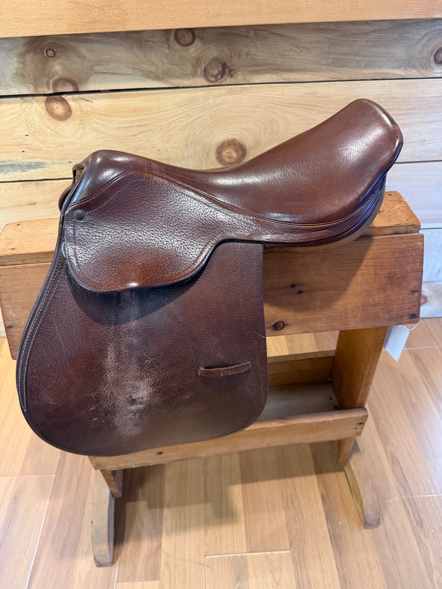 Saddle - English H/J 16.5" Hallmark Narrow tree