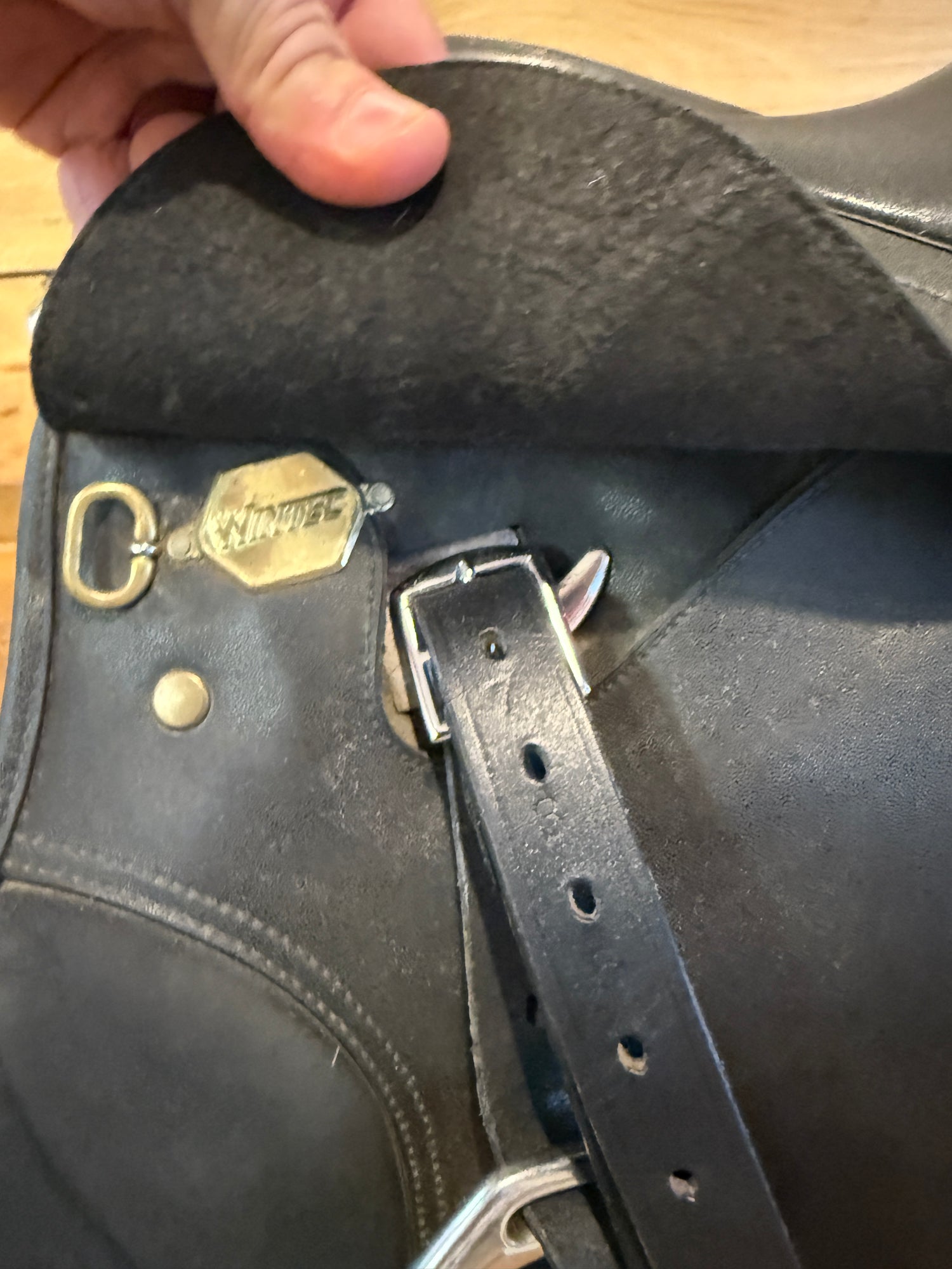 Saddle - English AP 17" Wintec w Leathers and Stirrups, gullet set incl