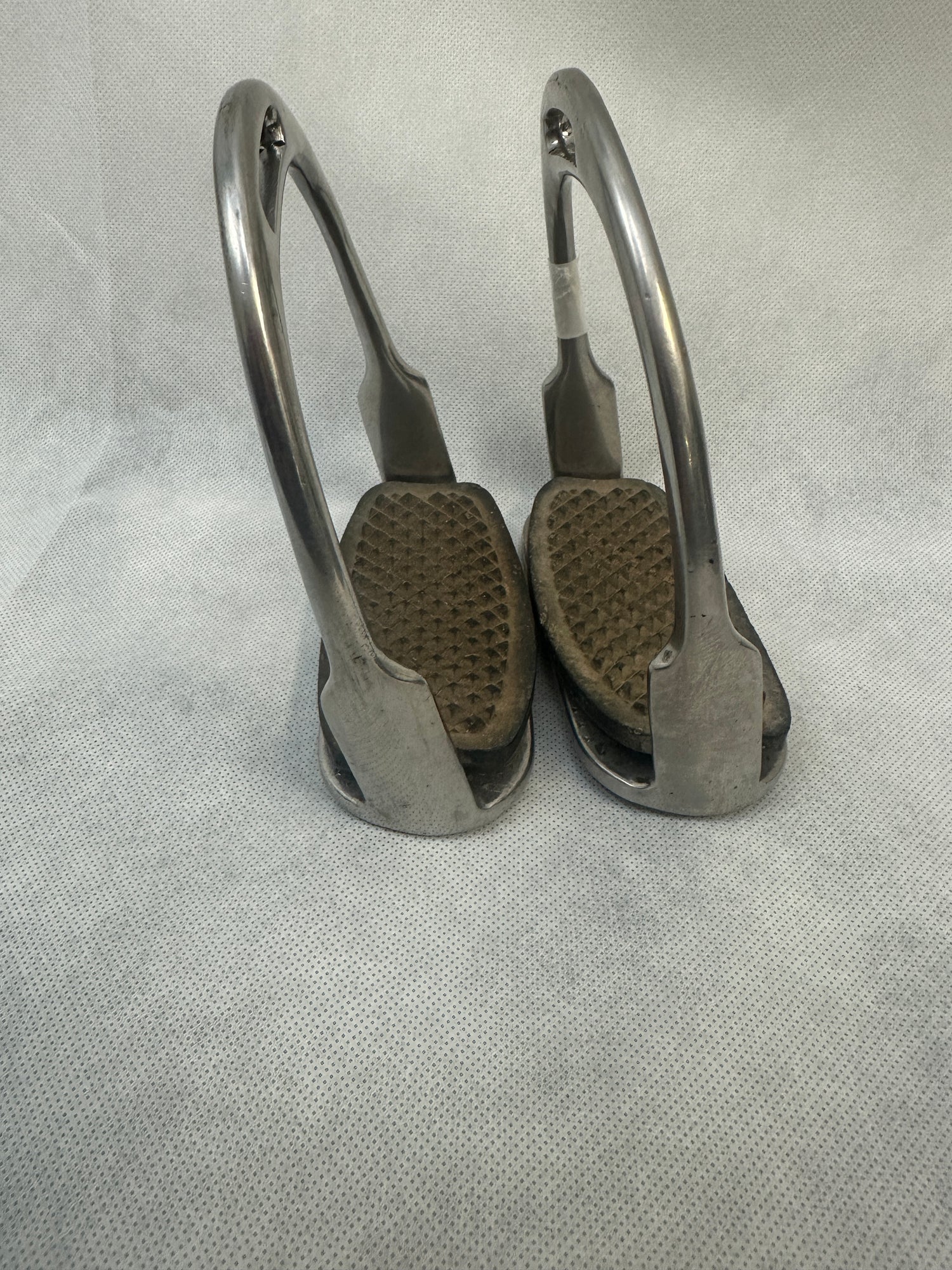 4.5 inch Angled English stirrup Irons with pads