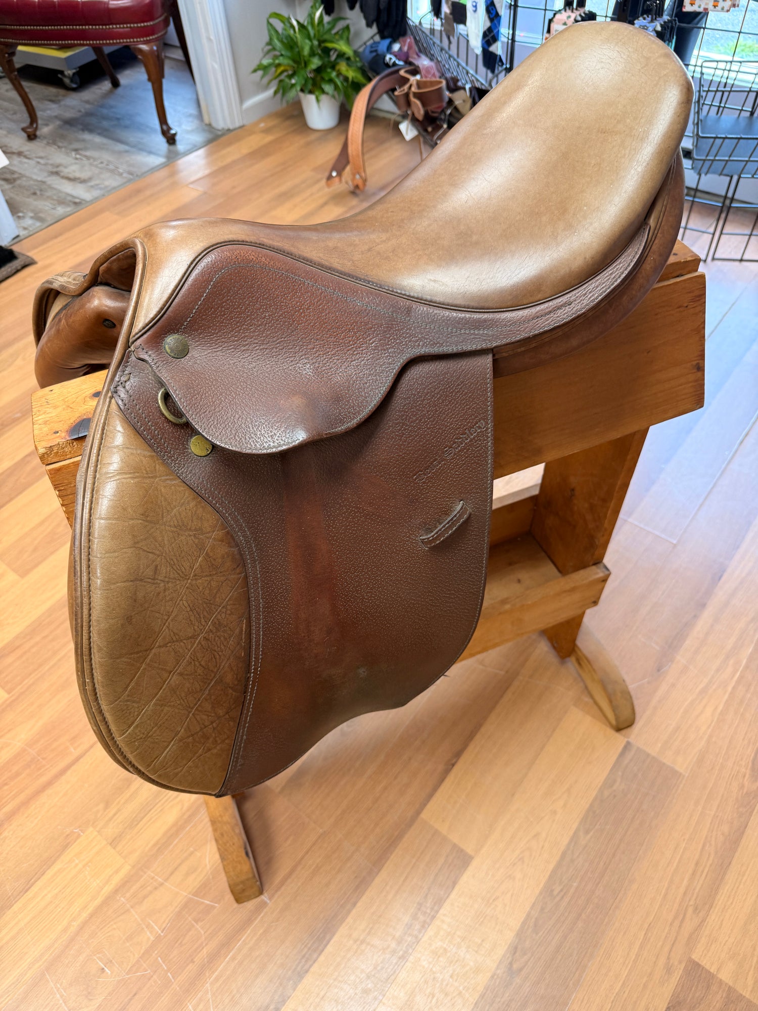 Saddle - English H/J 17" Beval Stamford