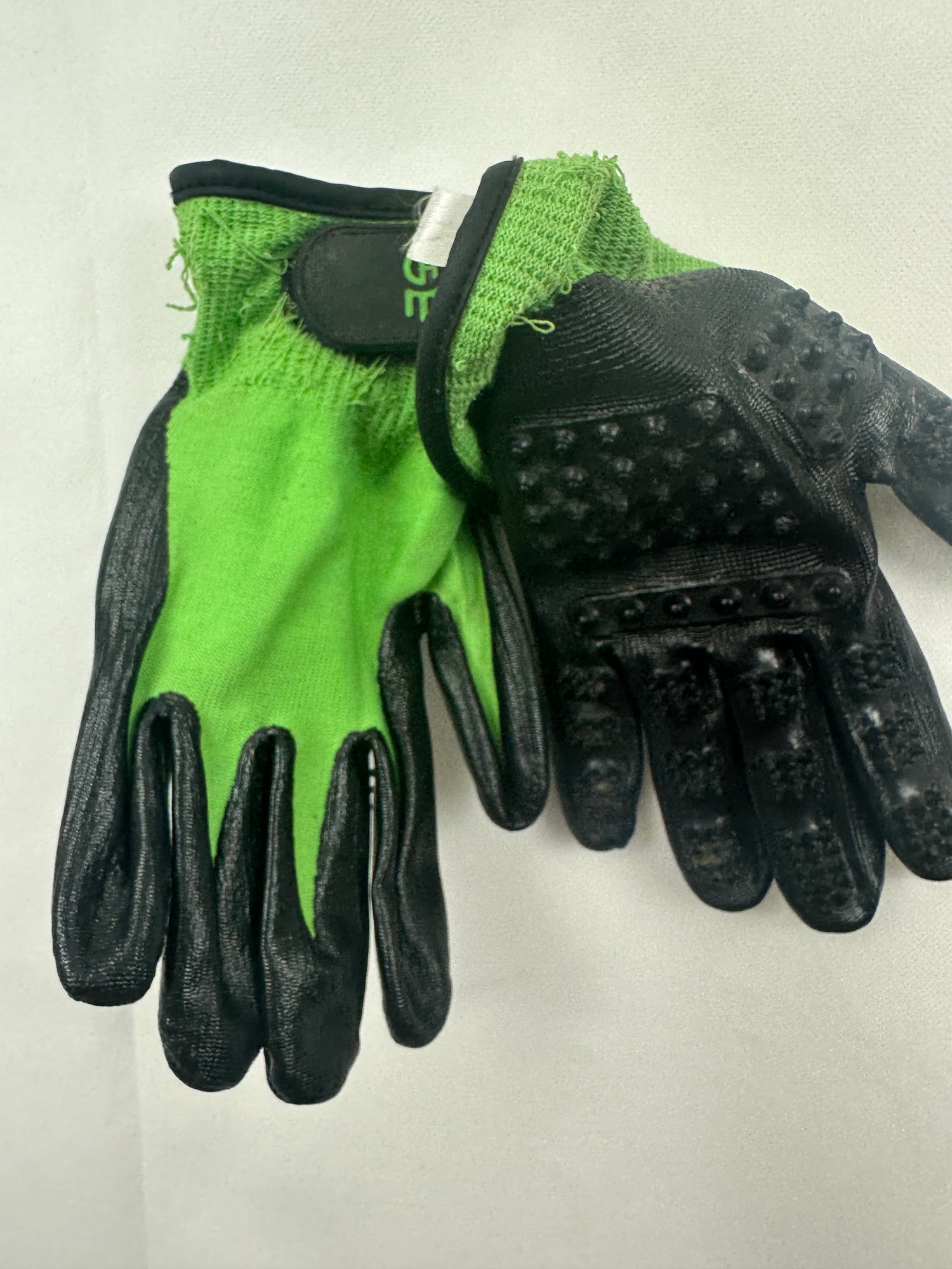 Rubber Grooming gloves in used condition