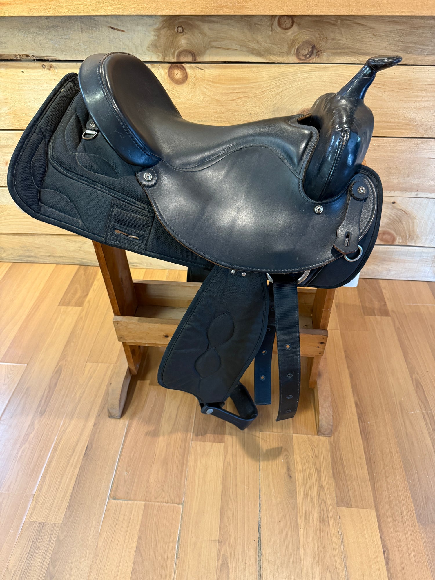 Saddle - Western 16" Big Horn roping saddle
