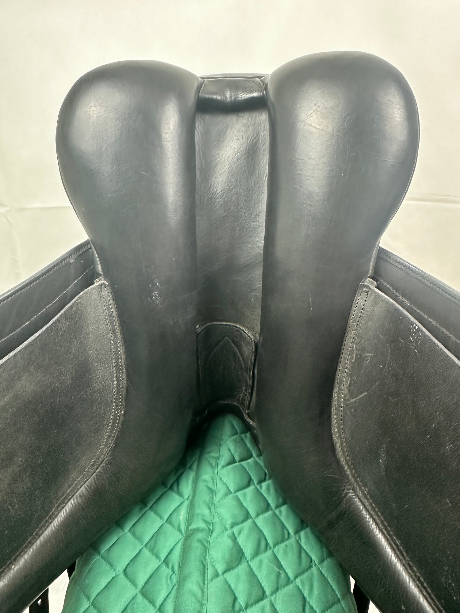 18 seat Dressage Saddle - M. Toulouse Genesis Platinum (wool flocked)