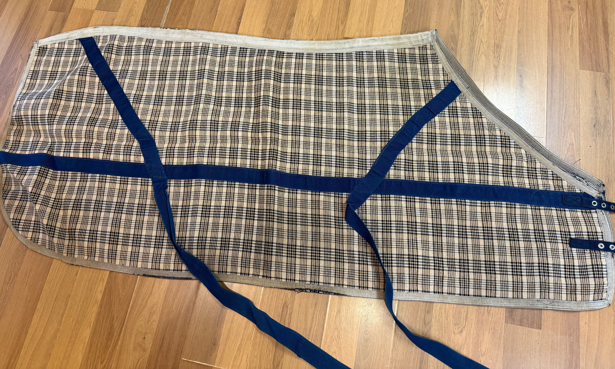 Baker or Baker like Stable Blankets