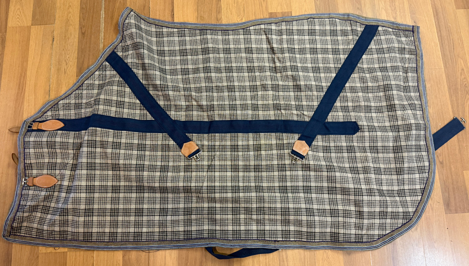 Baker or Baker like Stable Blankets