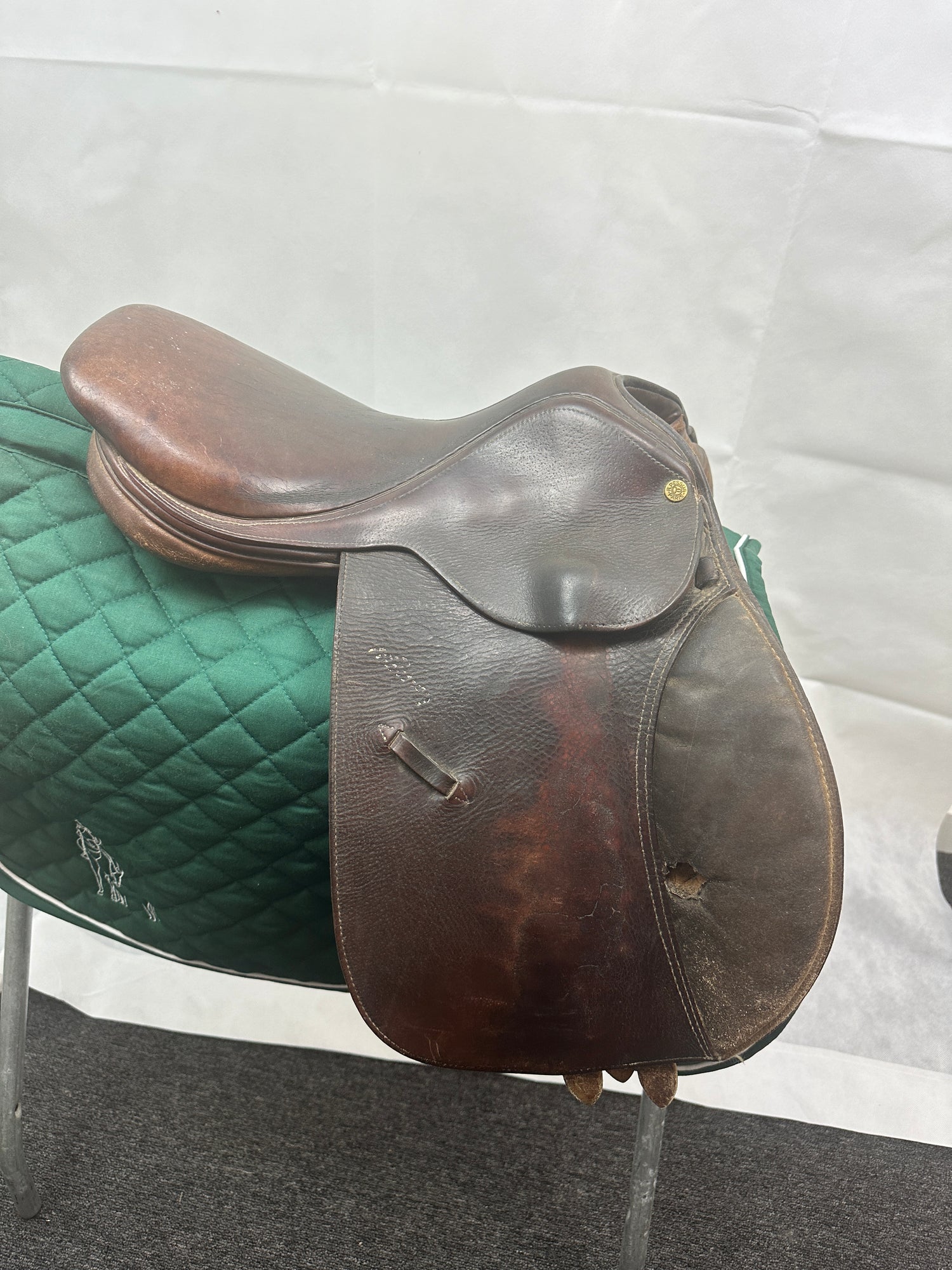 Saddle - Older Pessoa Schooling Saddle USED condition 15.5 Seat