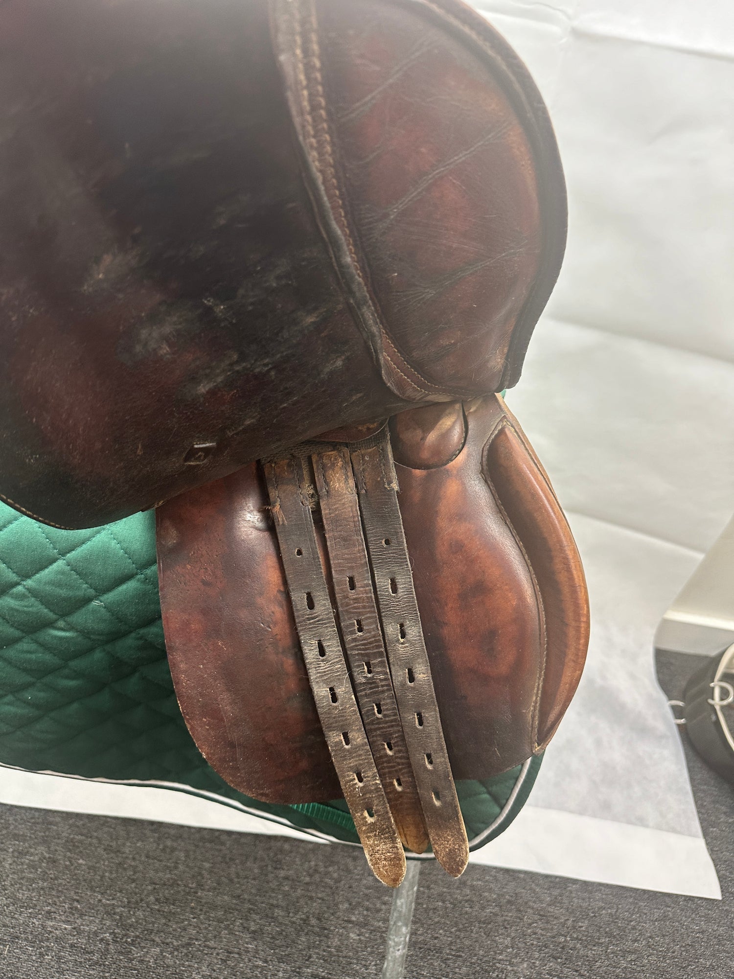 Saddle - Older Pessoa Schooling Saddle USED condition 15.5 Seat