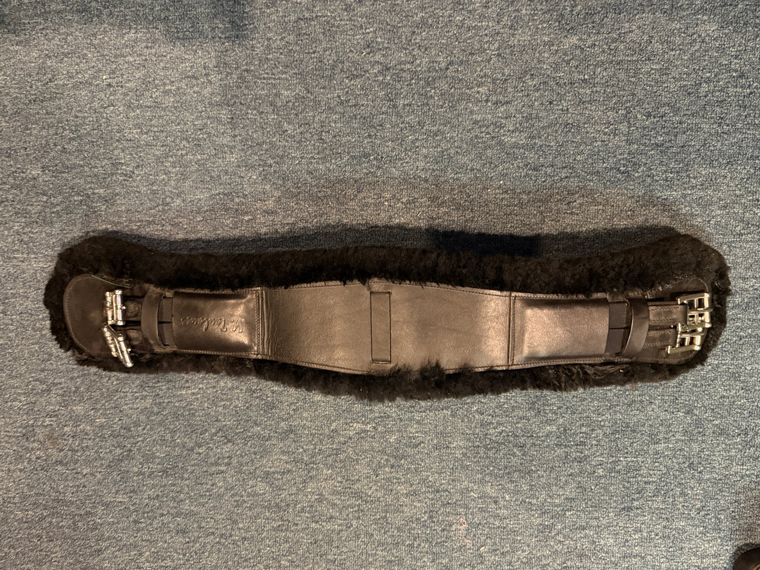28" M. Toulouse Velcro Black sheepskin  Fleece Girth