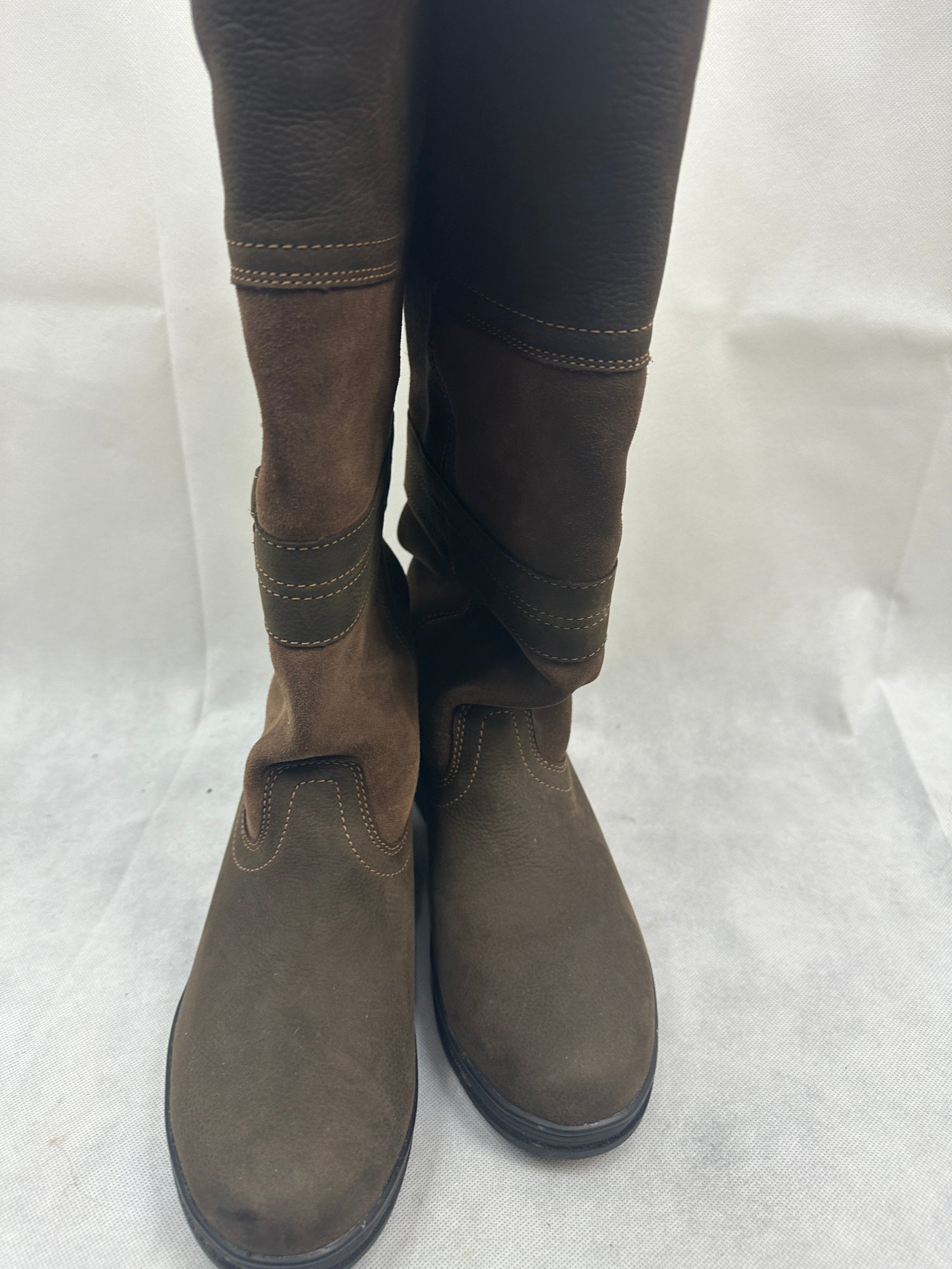 Women's Ariat Barn Boots Brown New Size 10B