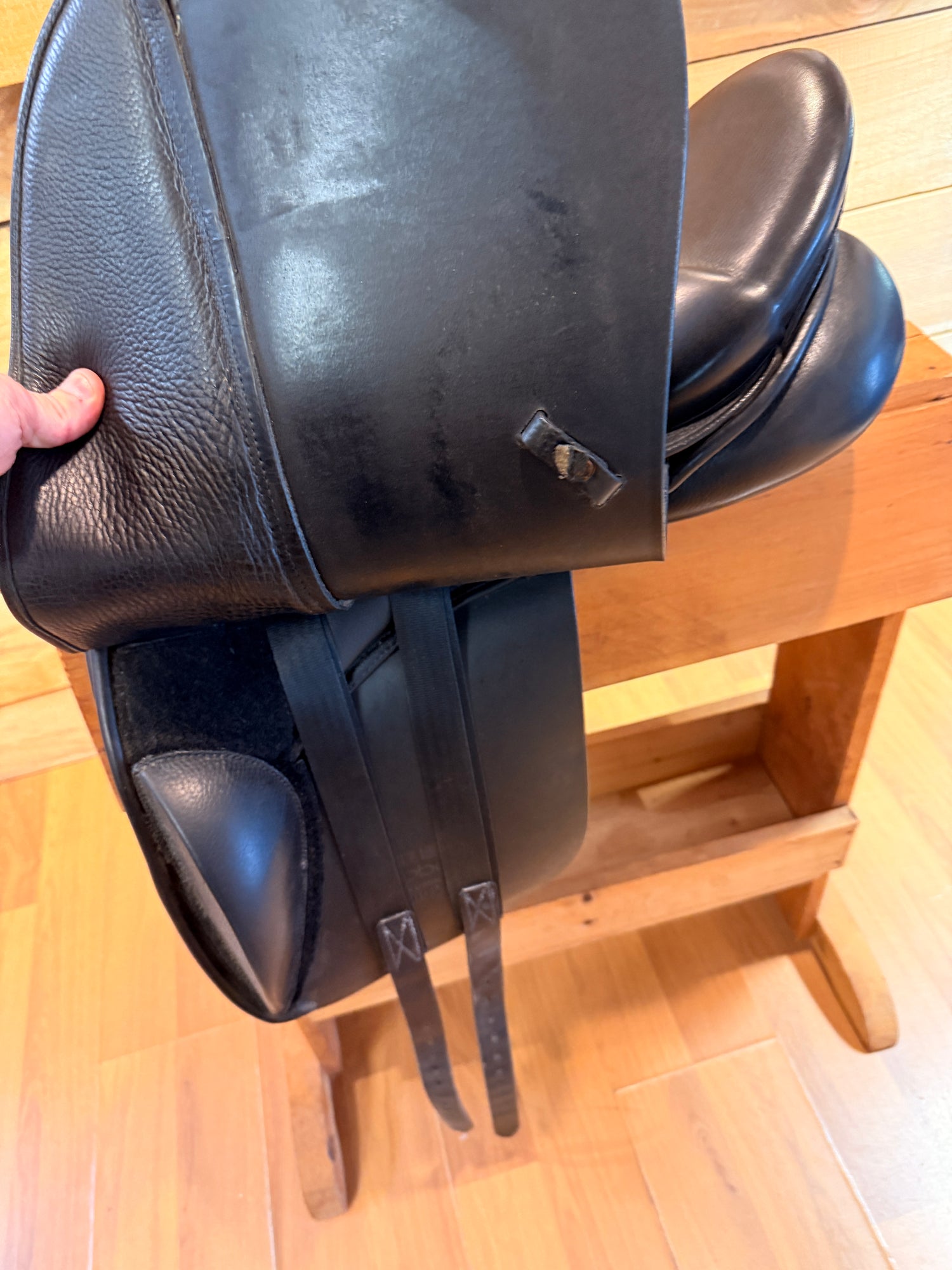 Saddle - Dressage 17" Stubben Genesis wide tree Like New