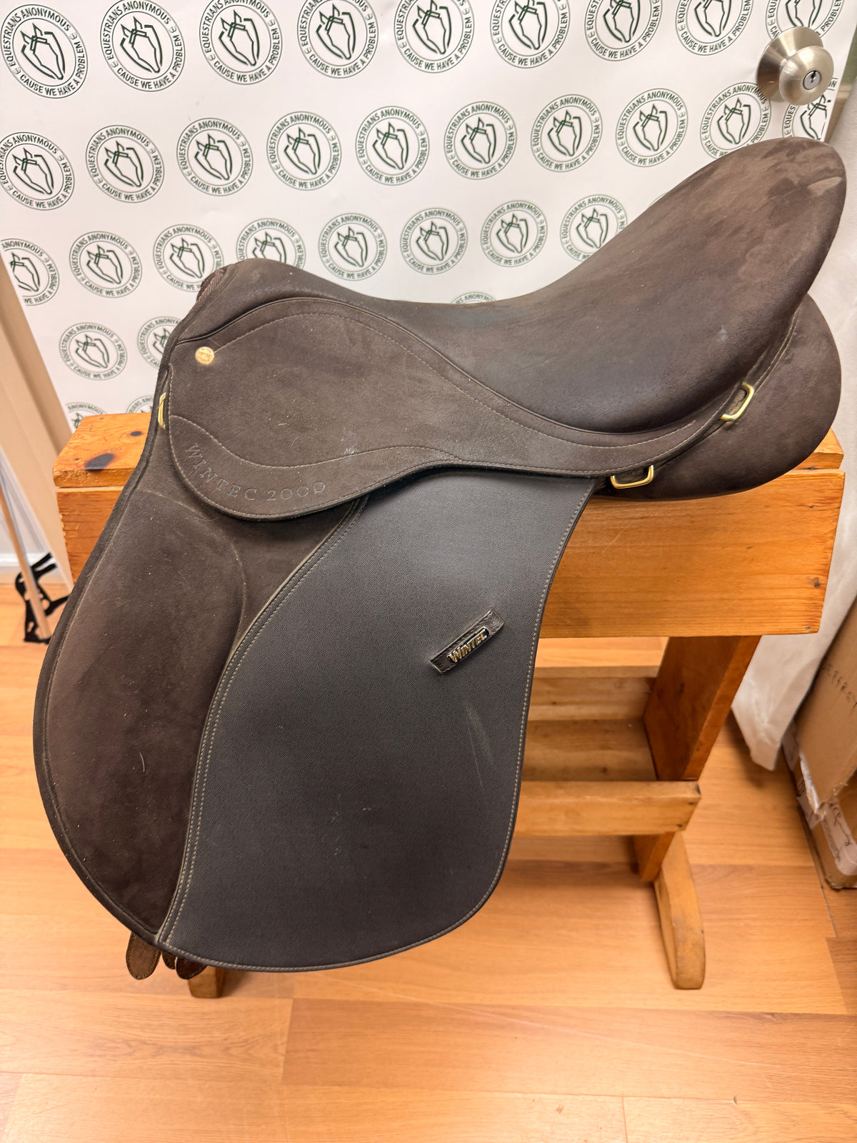 Saddle - English AP 17" Wintec 2000 Brown Suede