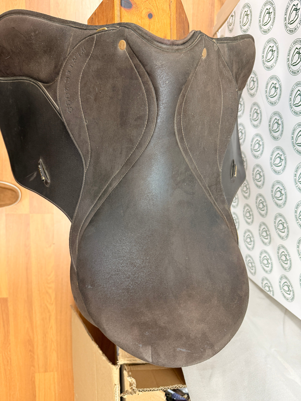 Saddle - English AP 17" Wintec 2000 Brown Suede