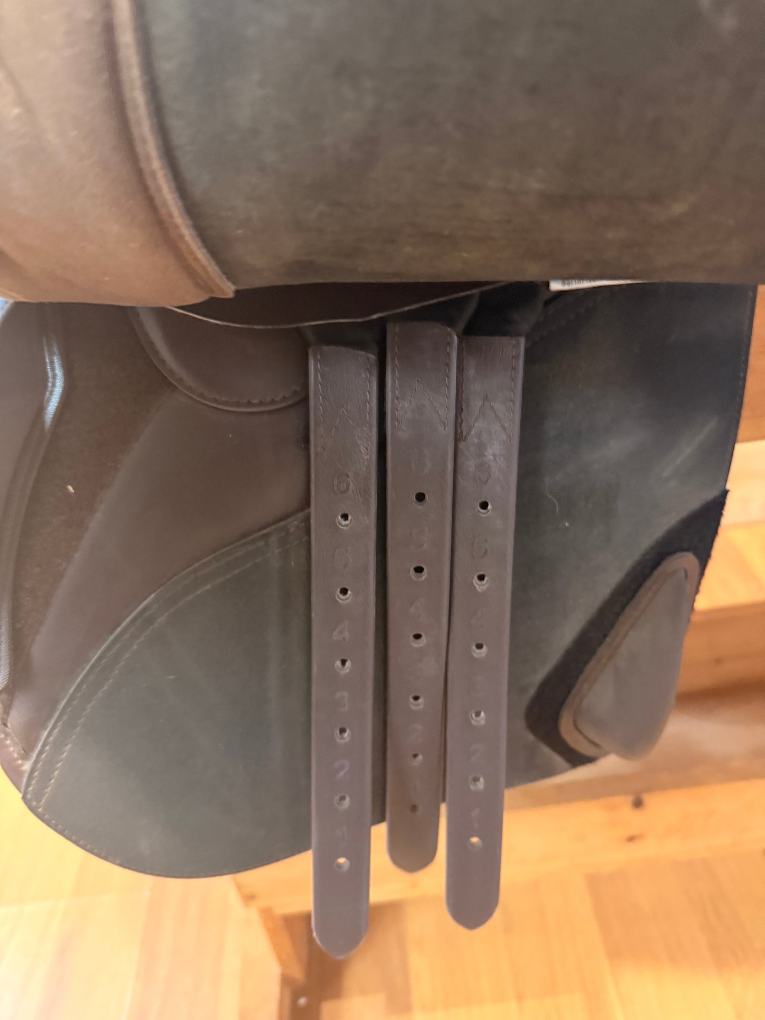 Saddle - English H/J 17" Tekna with Adjustable gullet