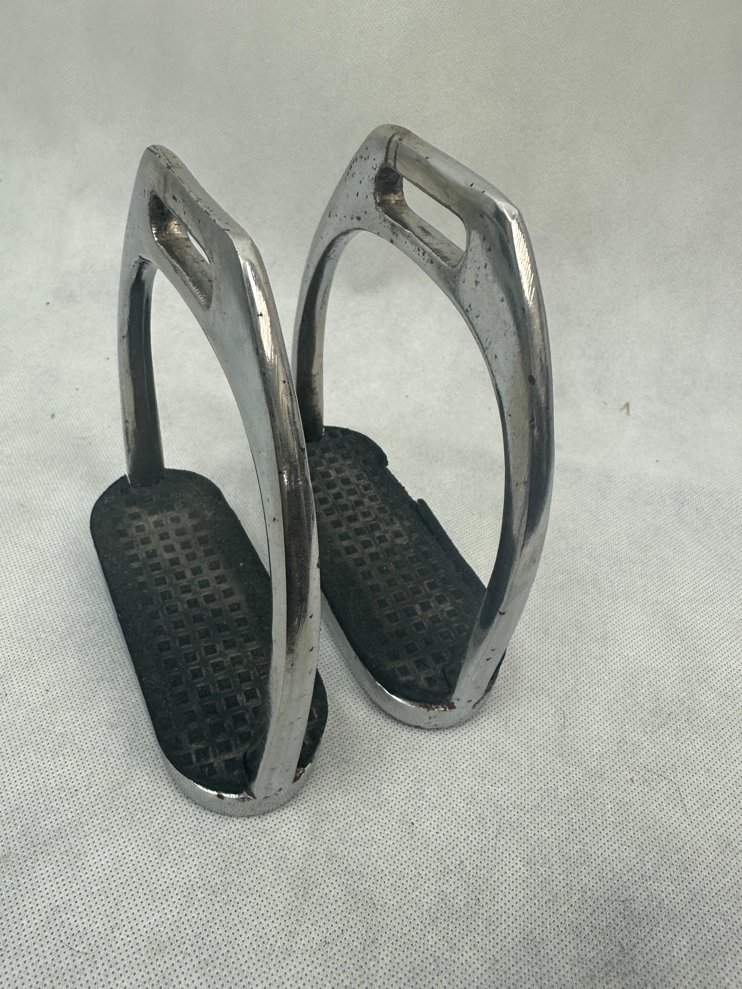 Stirrup irons 4.25 inch