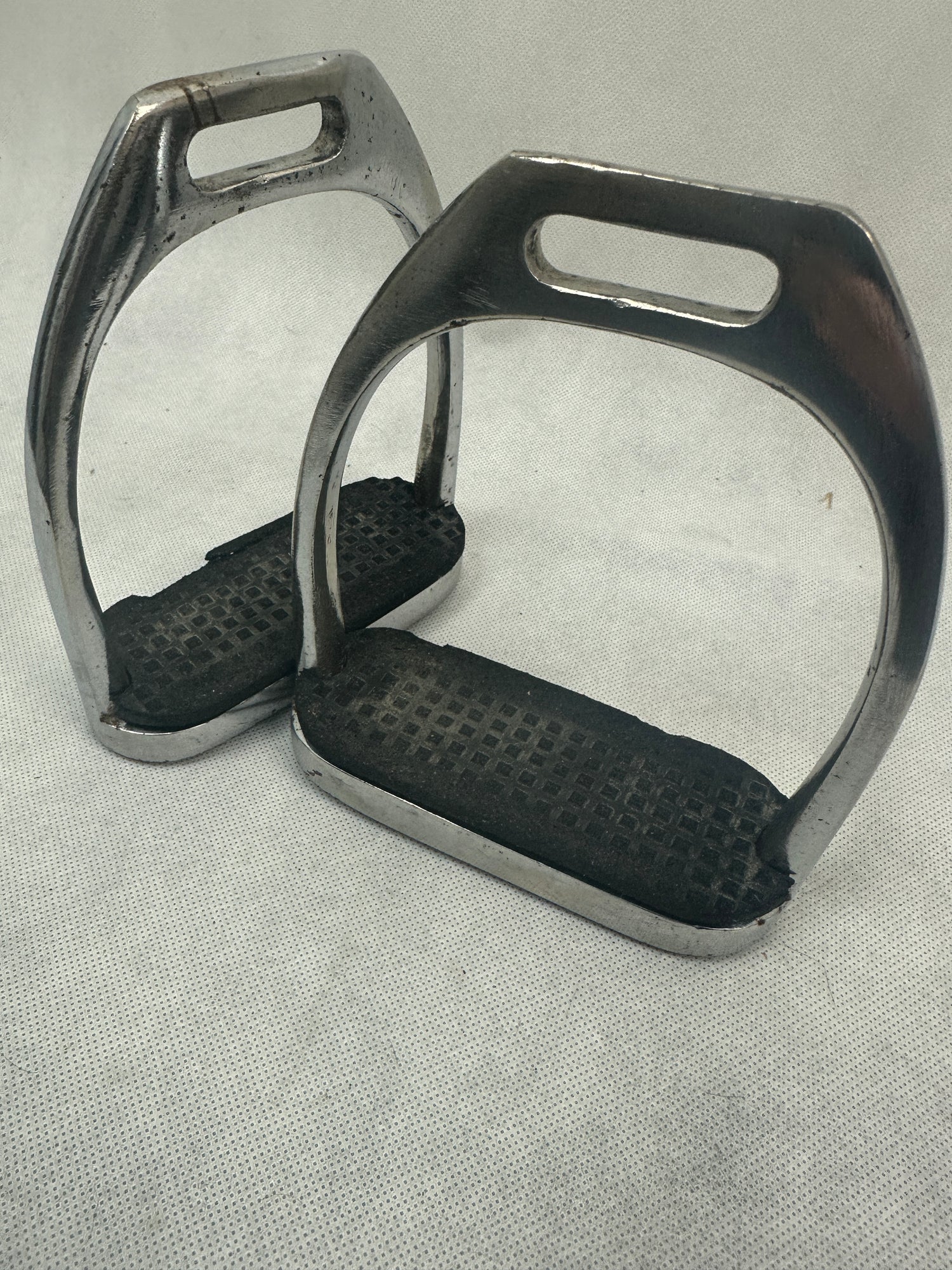 Stirrup irons 4.25 inch