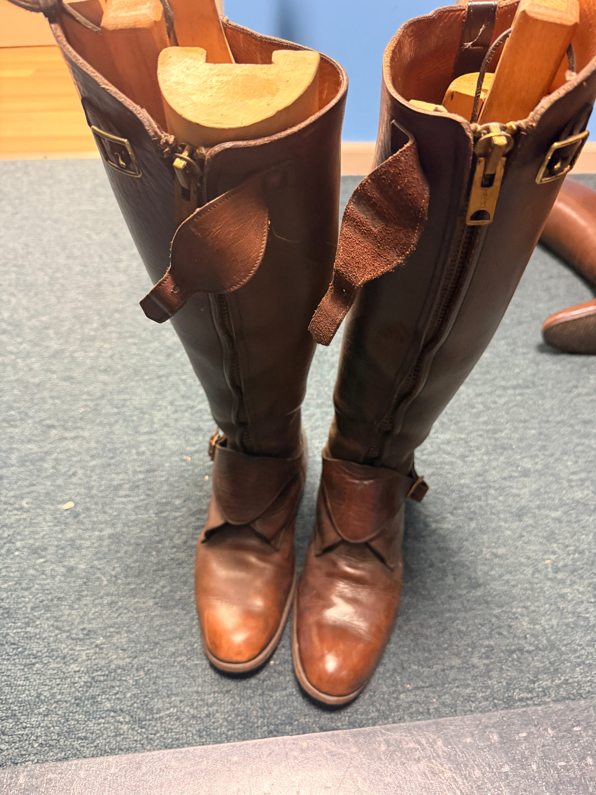 12 Brown Fox Hunting Boots Fagliano zipper boots with wood trees