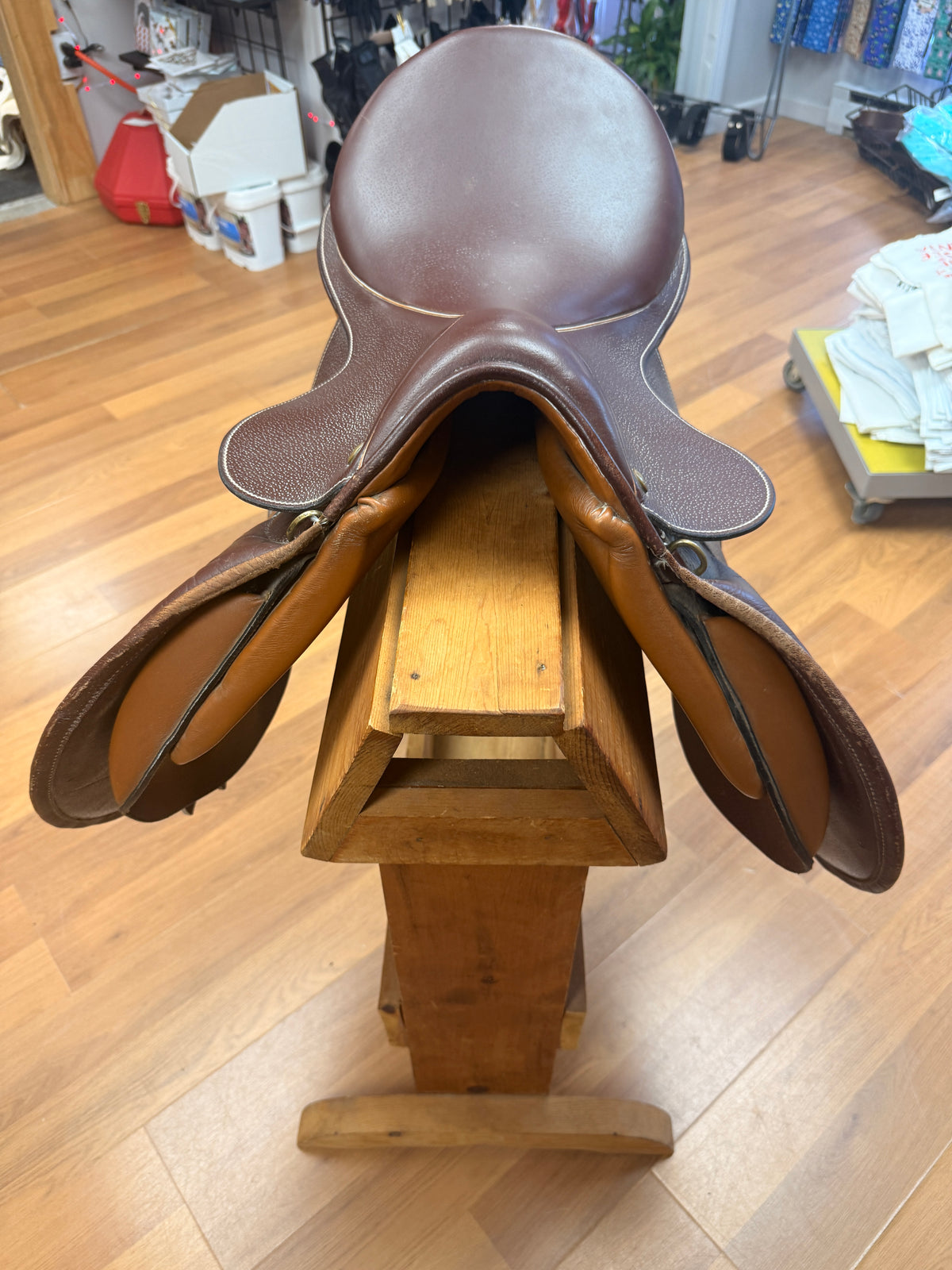 Saddle - English AP 17" Carlyle Med tree
