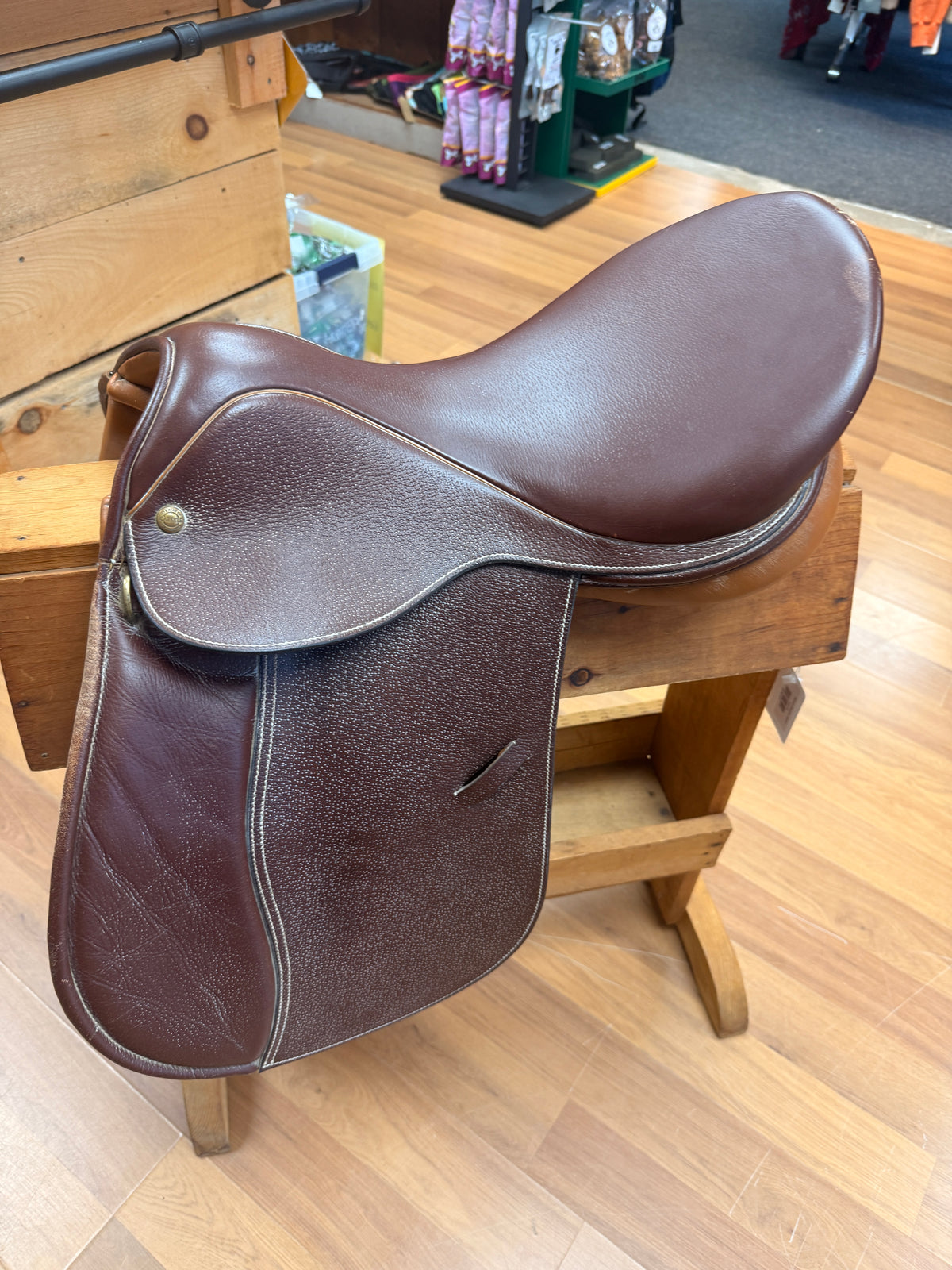 Saddle - English AP 17" Carlyle Med tree