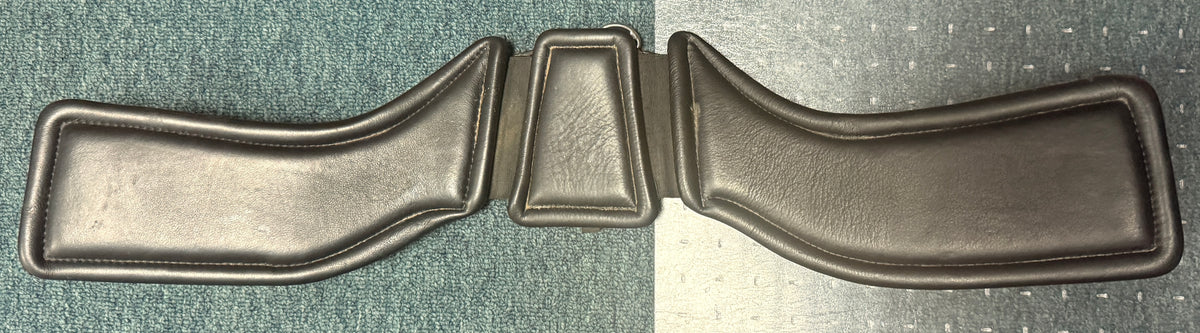 24" STRETCHTEC SHOULDER RELIEF GIRTH™ Leather Lined Dressage girth