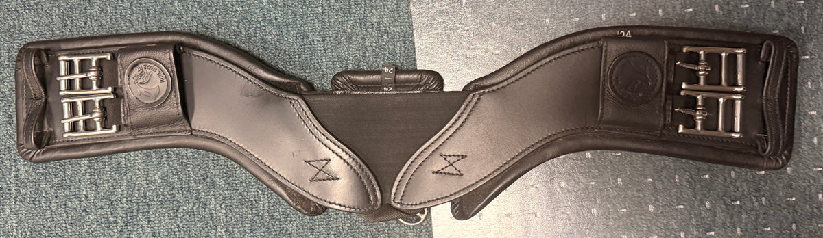 24" STRETCHTEC SHOULDER RELIEF GIRTH™ Leather Lined Dressage girth