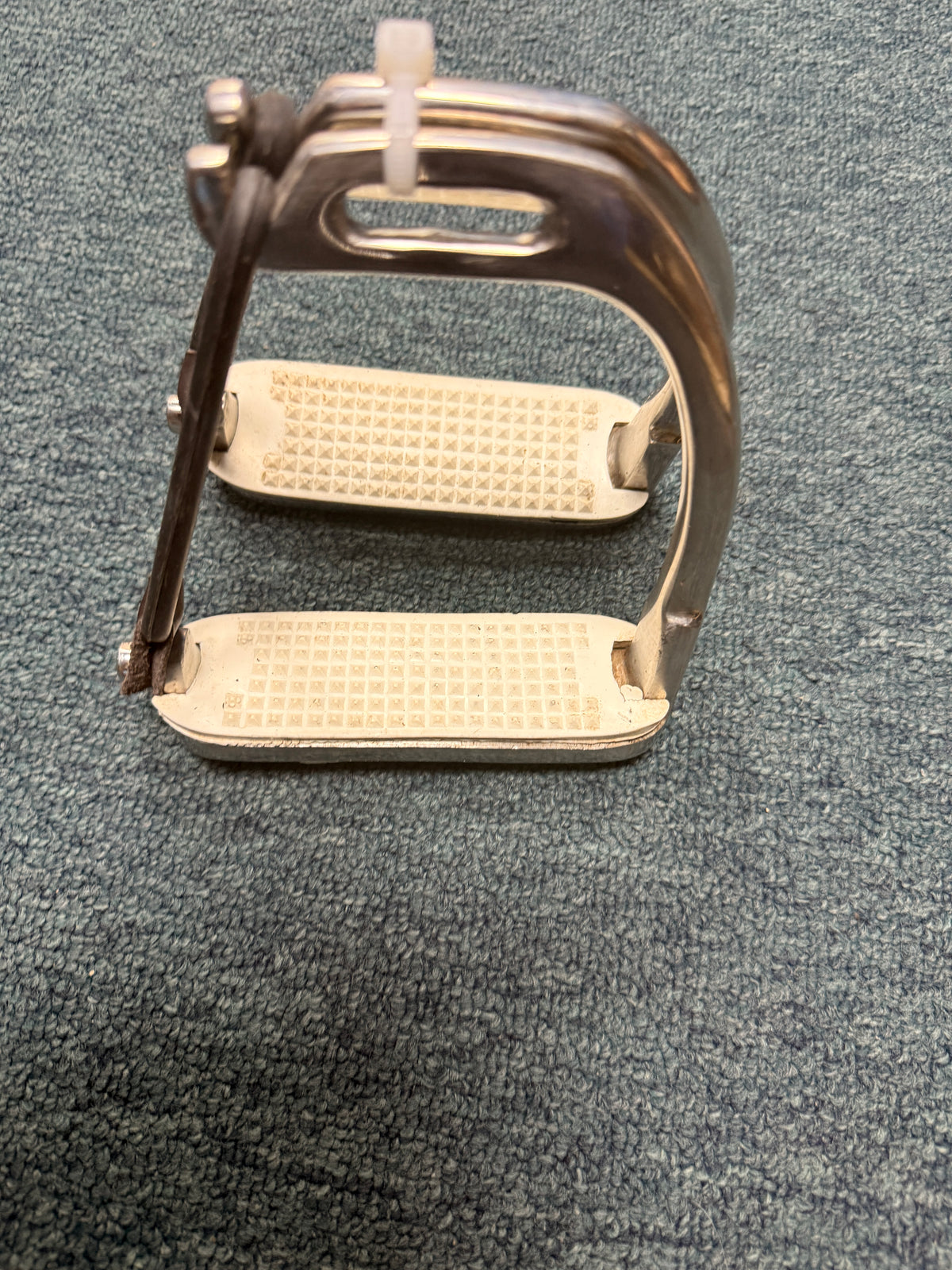 4.75" Peacock safety stirrups