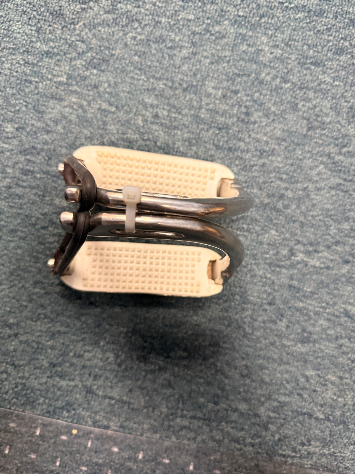 4.75" Peacock safety stirrups