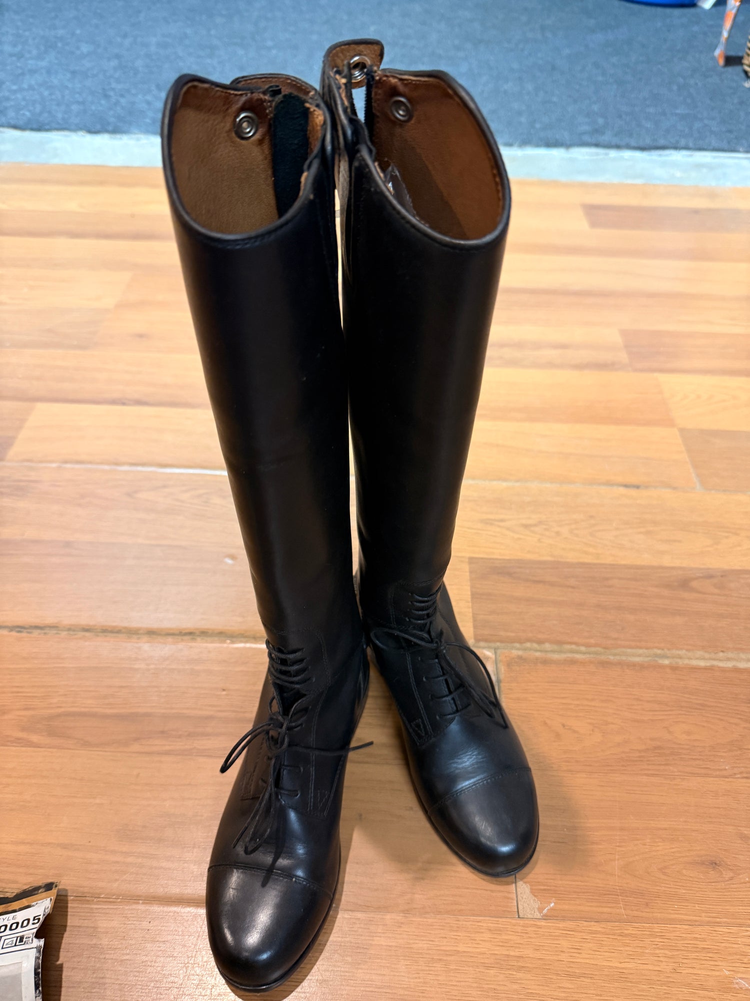 1 youth Ariat Heritage Field Boot zip Kids width Med.