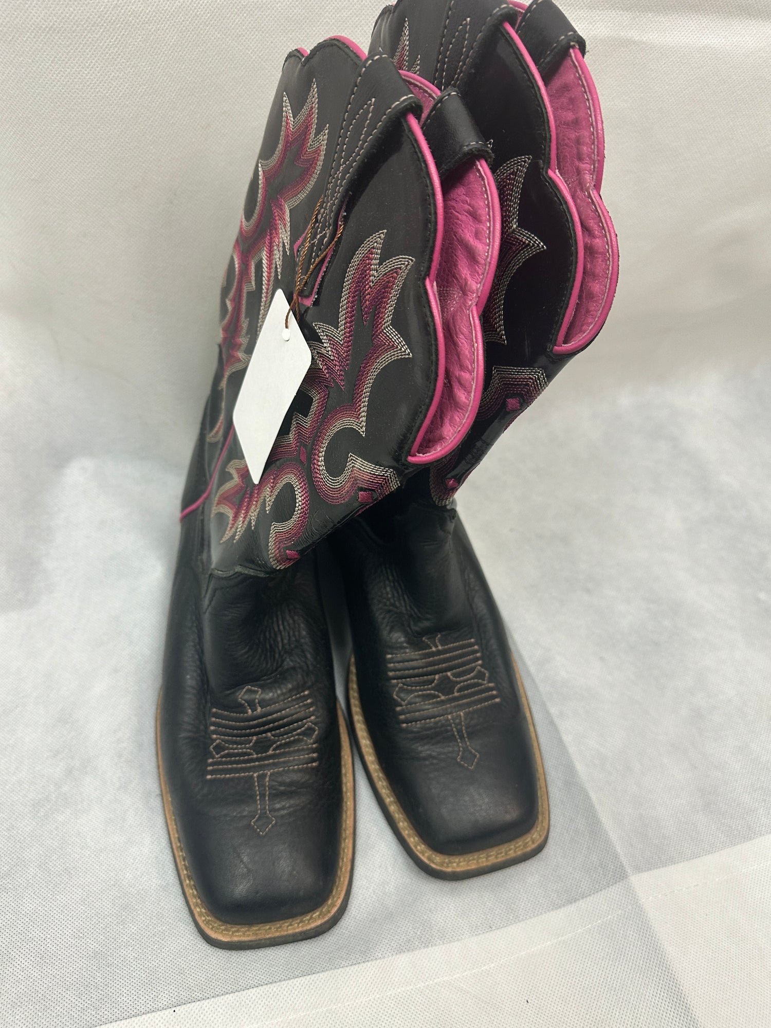 Women's Ariat 8.5 Western boots Black and Pink