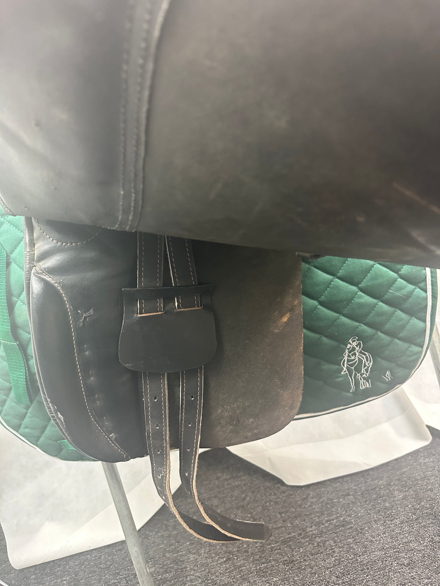 Saddle - Dressage No name Seat 19.5 Extra Wide gullet