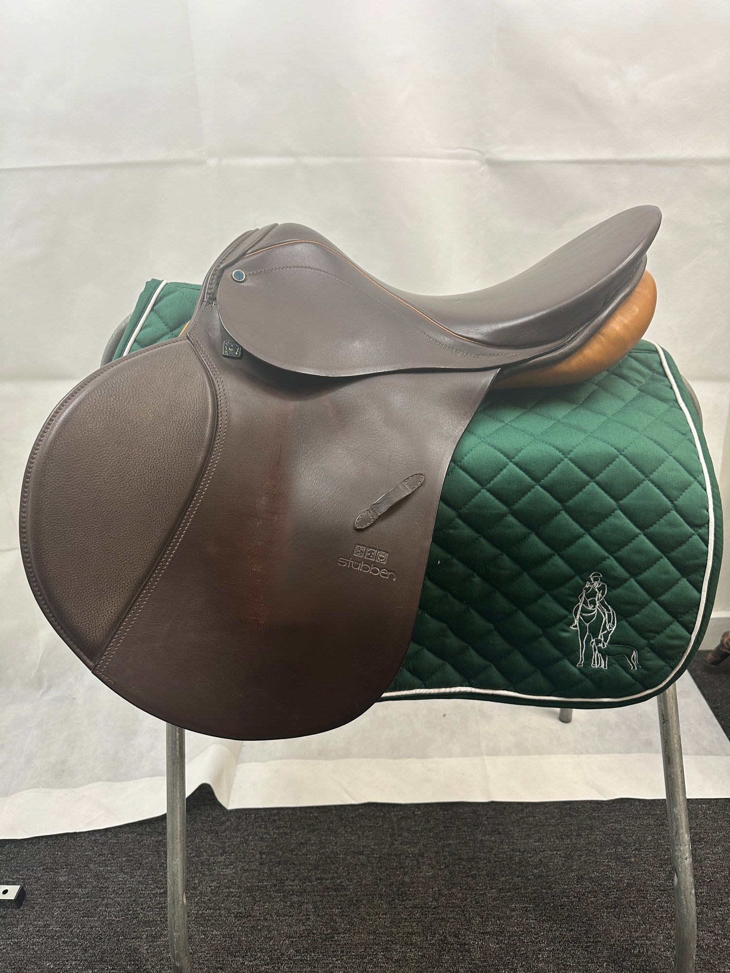 Saddle - Stubben USS Siegfried English Saddle Seat 17 inch