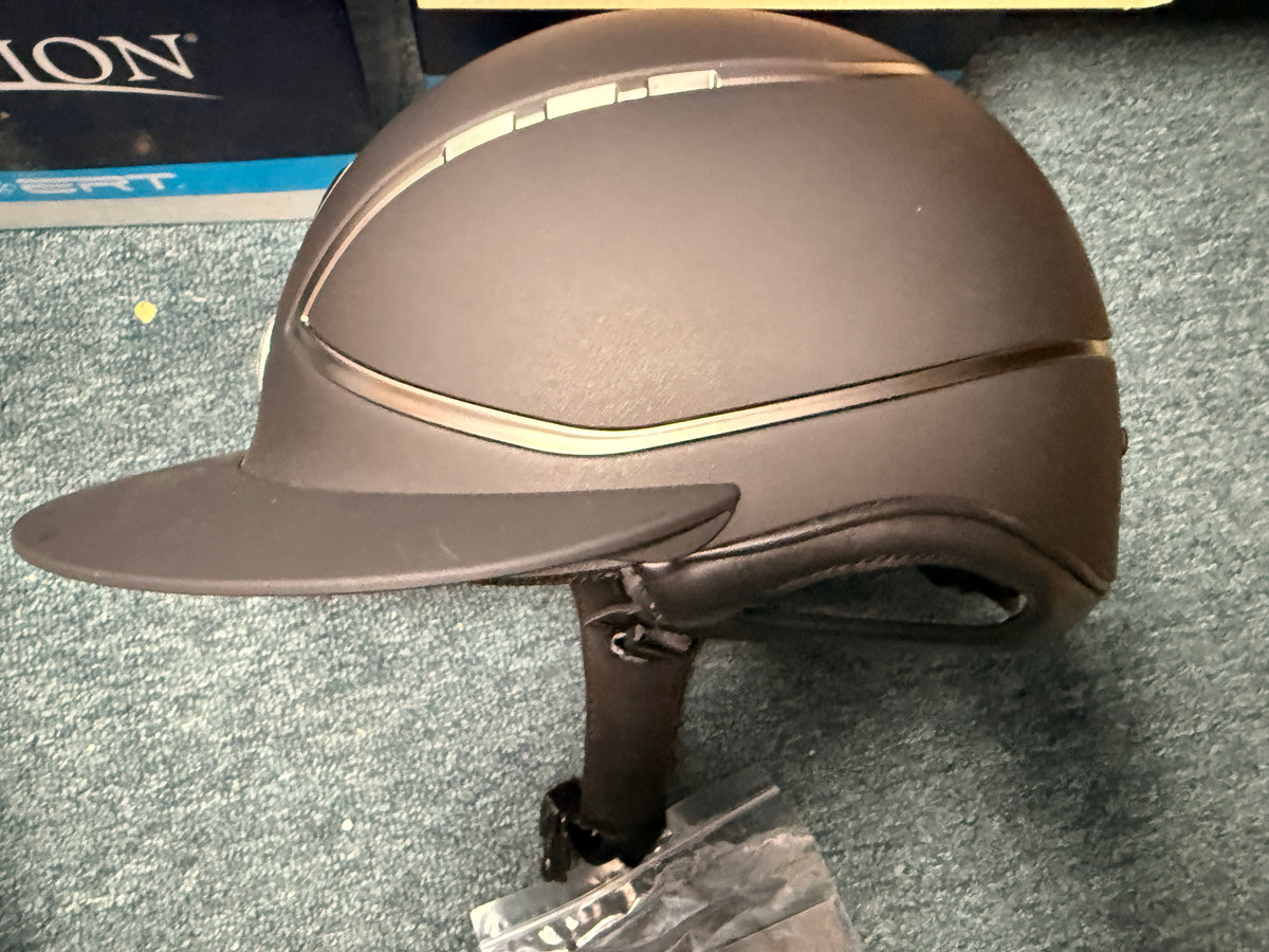 One-K Defender AVANCE Wide Brim Chrome accent Helmet