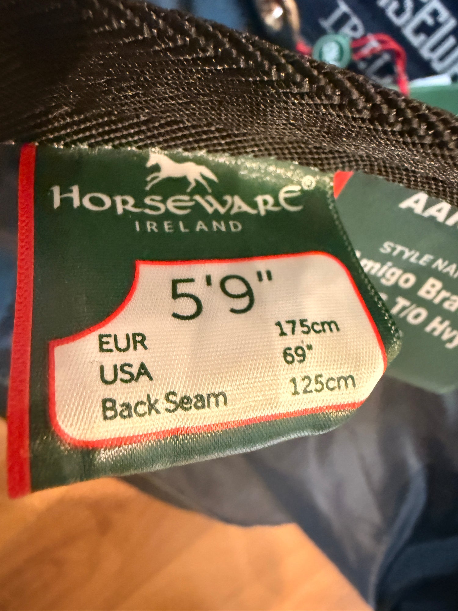 69" Horsewear Amigo 400g Blanket with neck NEW