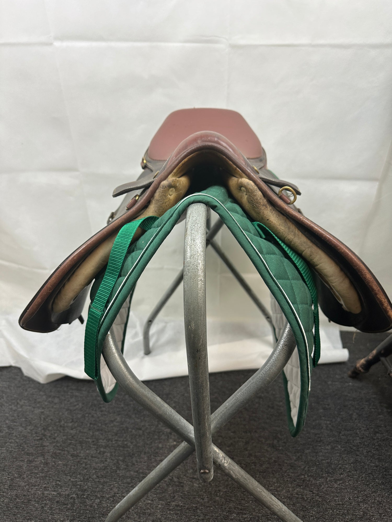 Saddle - "Nice Quality" English Saddle Seat 15.5"