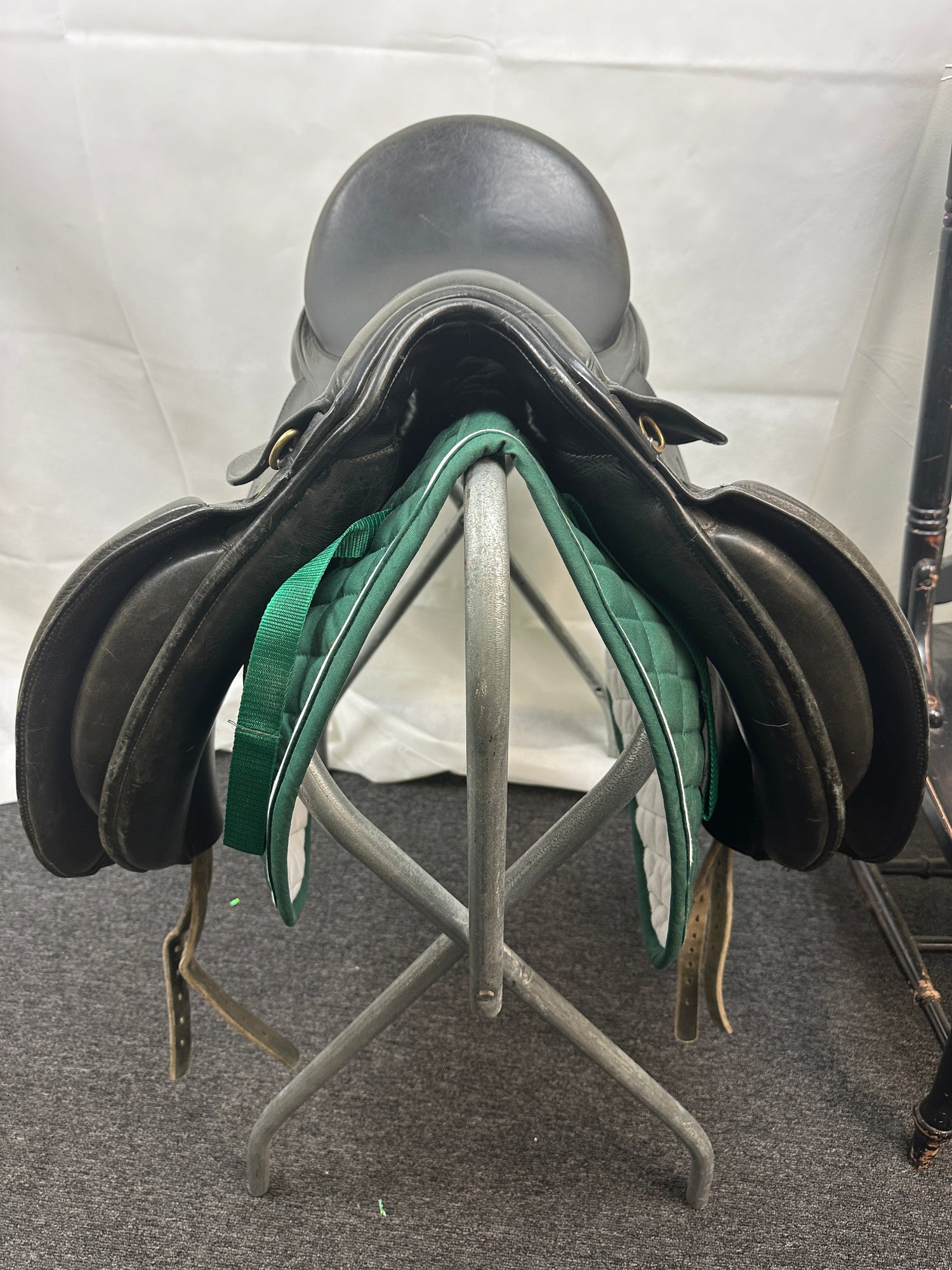 Dressage Saddle - M Toulouse seat 17.5"