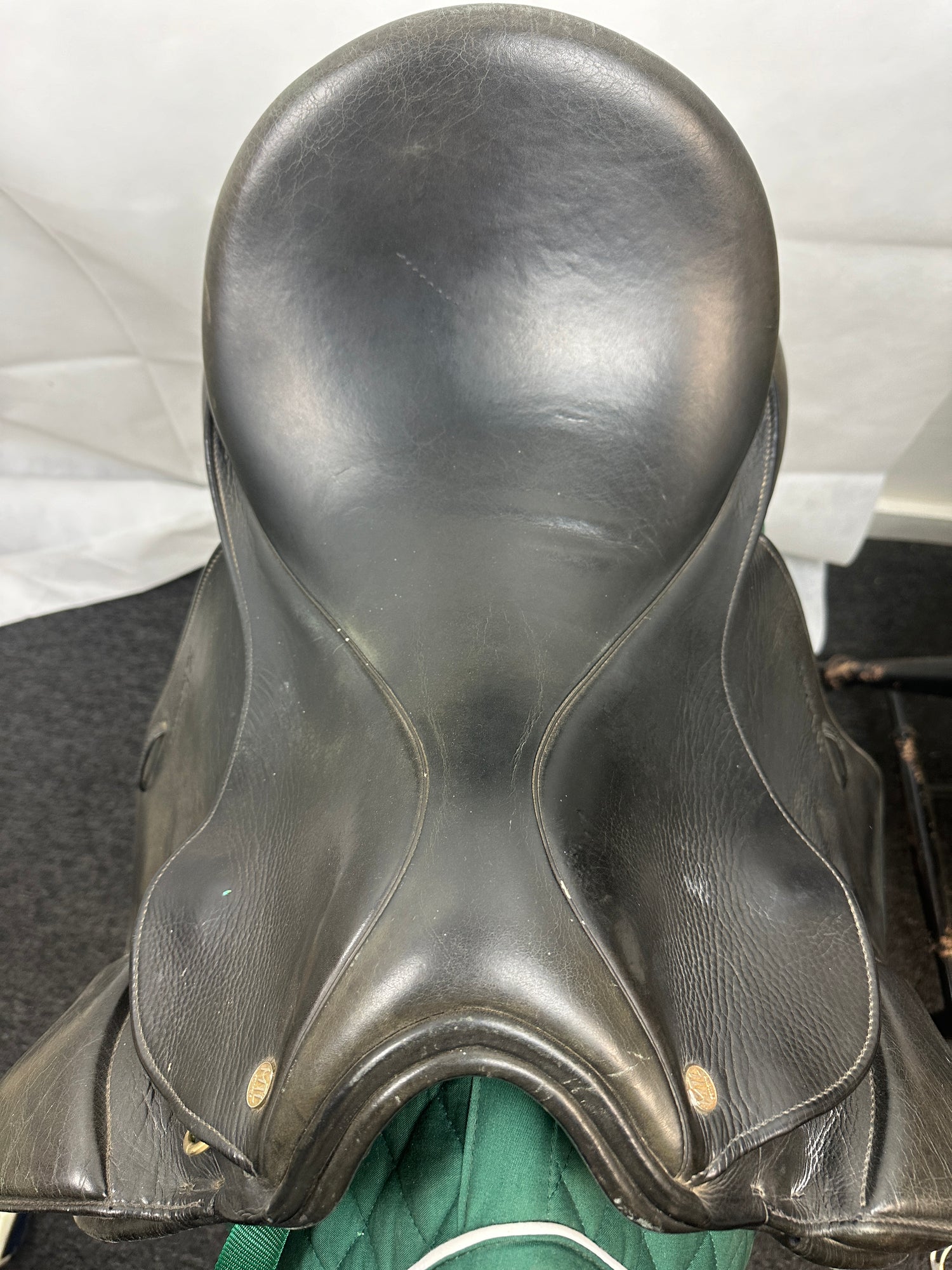 Dressage Saddle - M Toulouse seat 17.5"