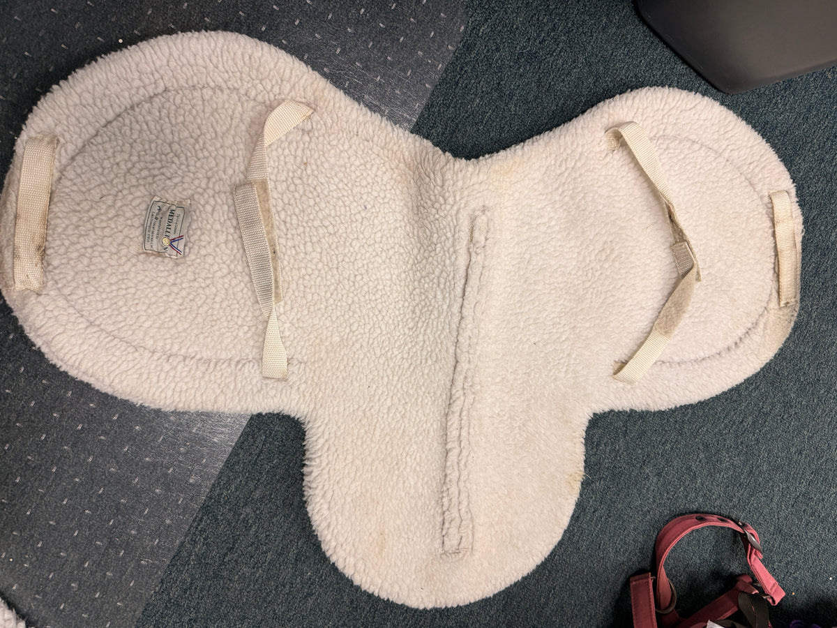 English Older style Shaped saddle pad
