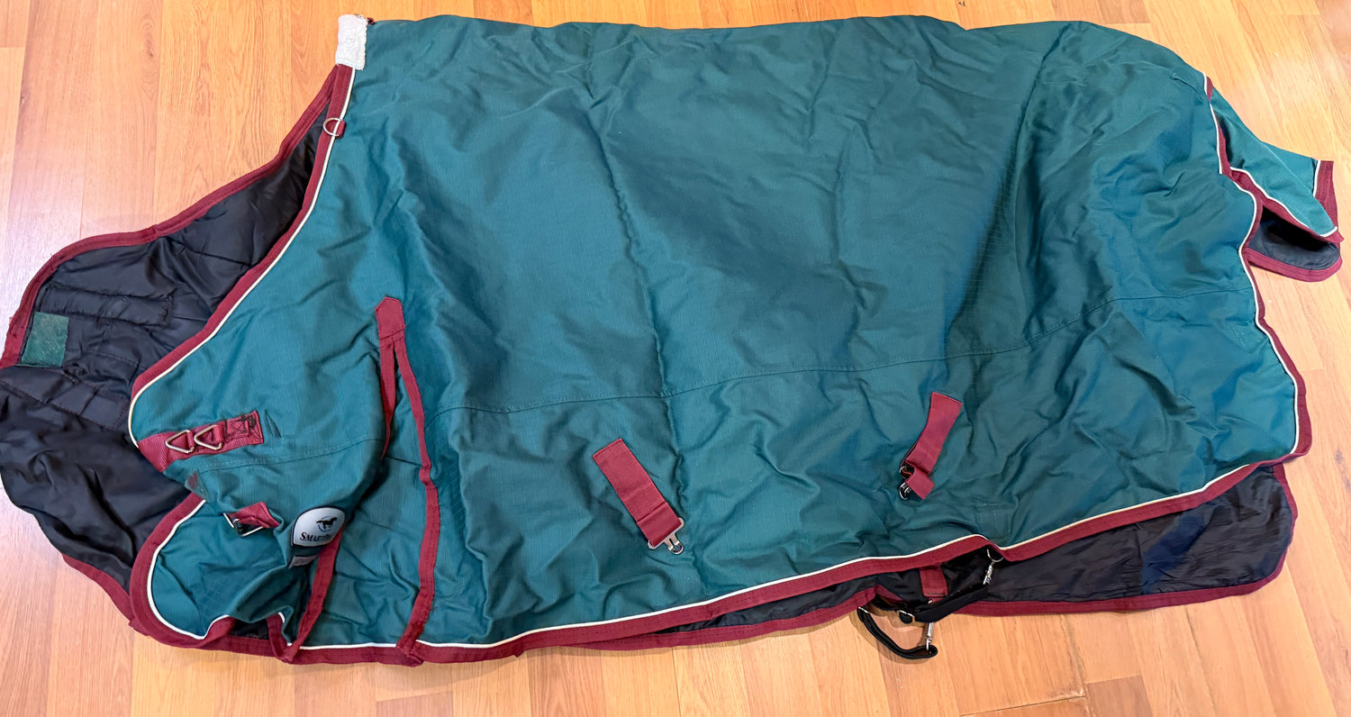 78" 200g Winter turn out blanket Has repairs