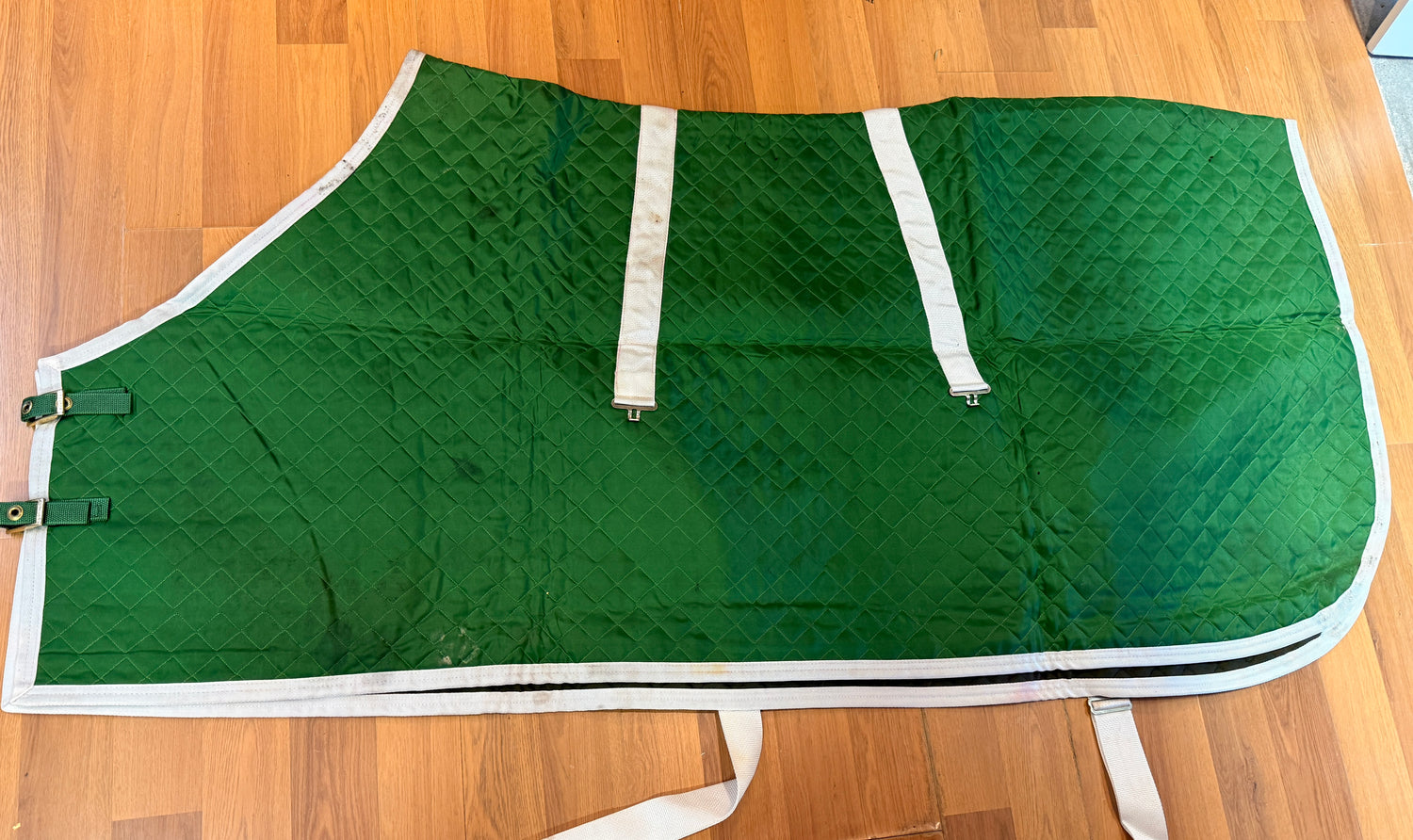 Lightweight Stable Blanket - Red or Green