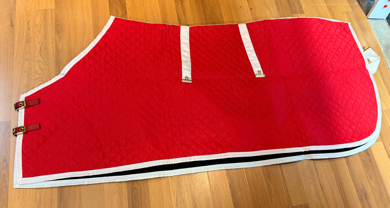 Lightweight Stable Blanket - Red or Green