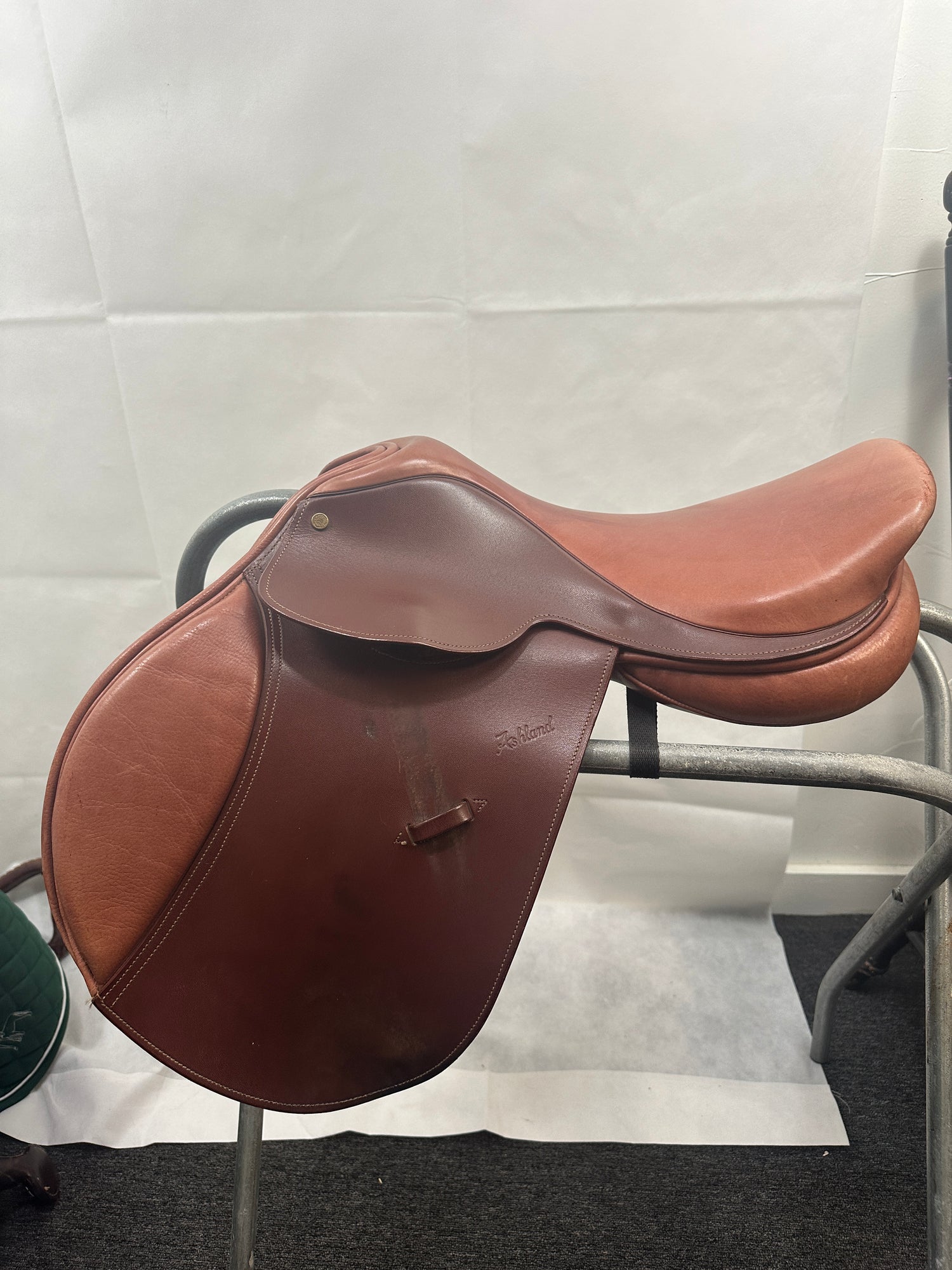 Saddle - English Northrun Ashland Seat 17"